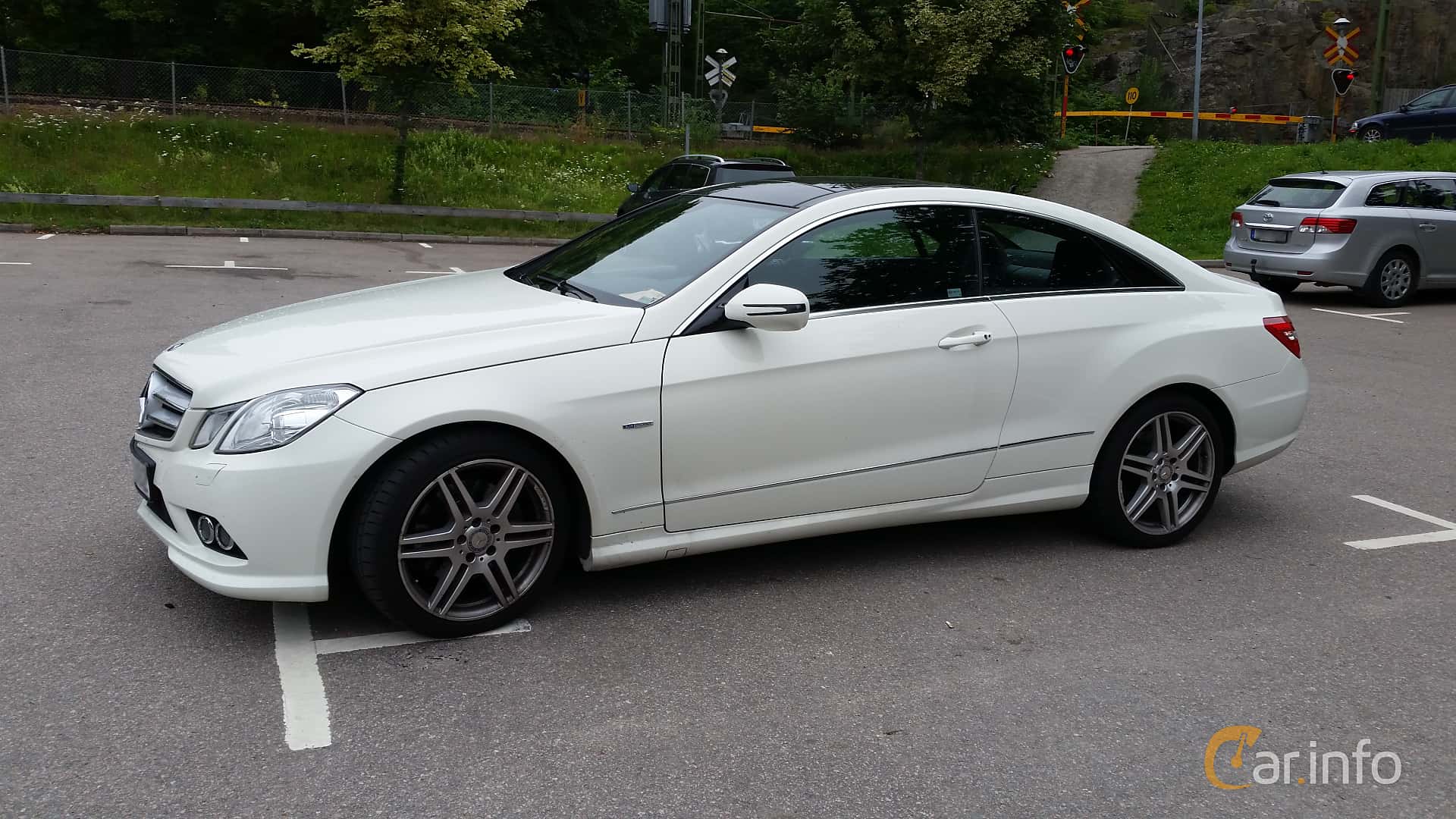 Mercedes-Benz E 250 CDI Coupé BlueEFFICIENCY  204hp, 2013