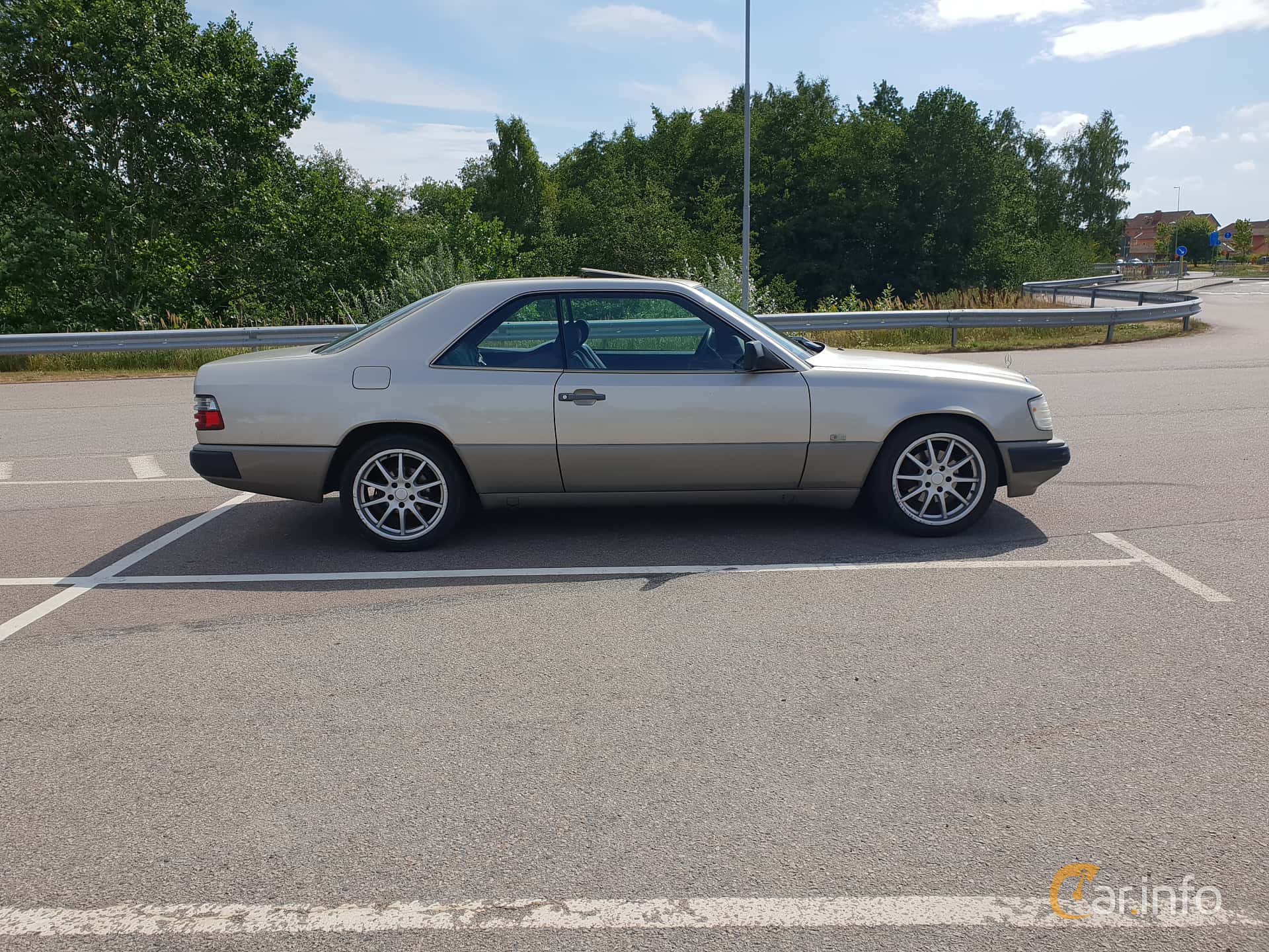 Mercedes-Benz 230 CE Coupé  Manual, 132hp, 1988