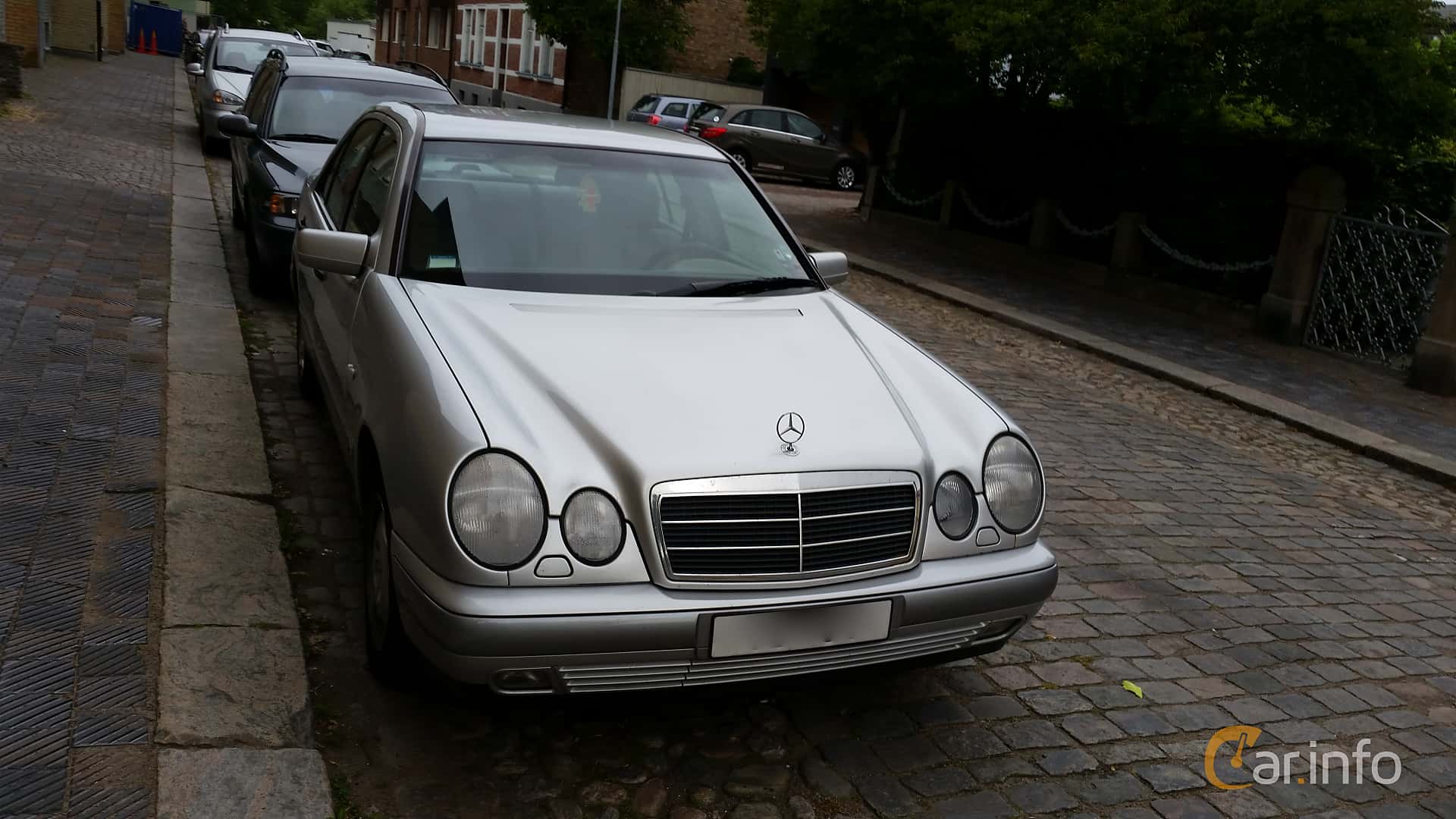 Mercedes-Benz E 230  Manual, 150hp, 1997