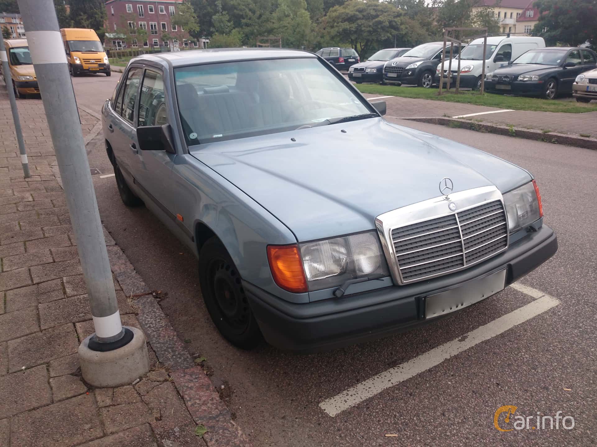 Mercedes-Benz 200  Manual, 105hp, 1989