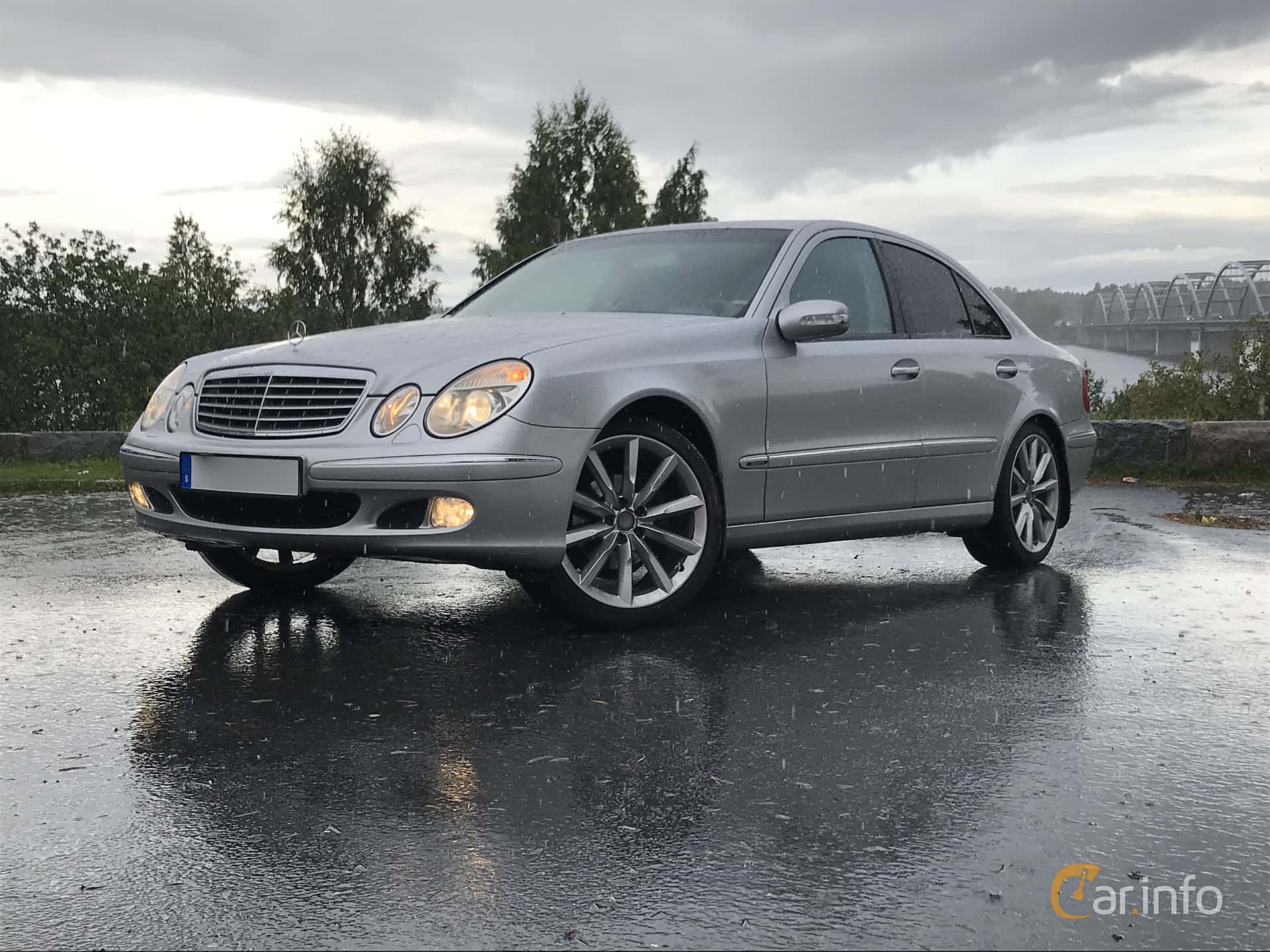 Mercedes-Benz E 240  Manual, 177hp, 2004