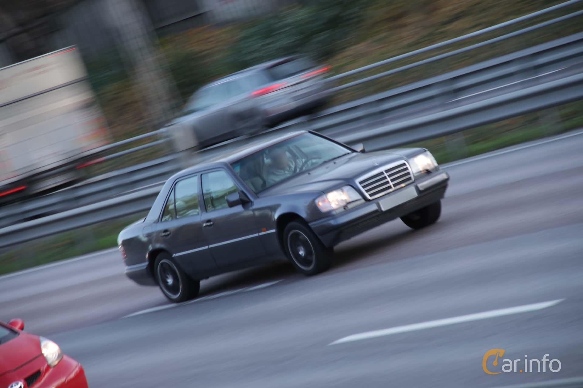 Mercedes-Benz E 200  Automatic, 136hp, 1995
