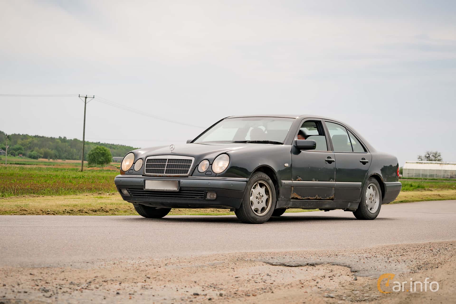 Mercedes-Benz E 300 D  136hp, 1997