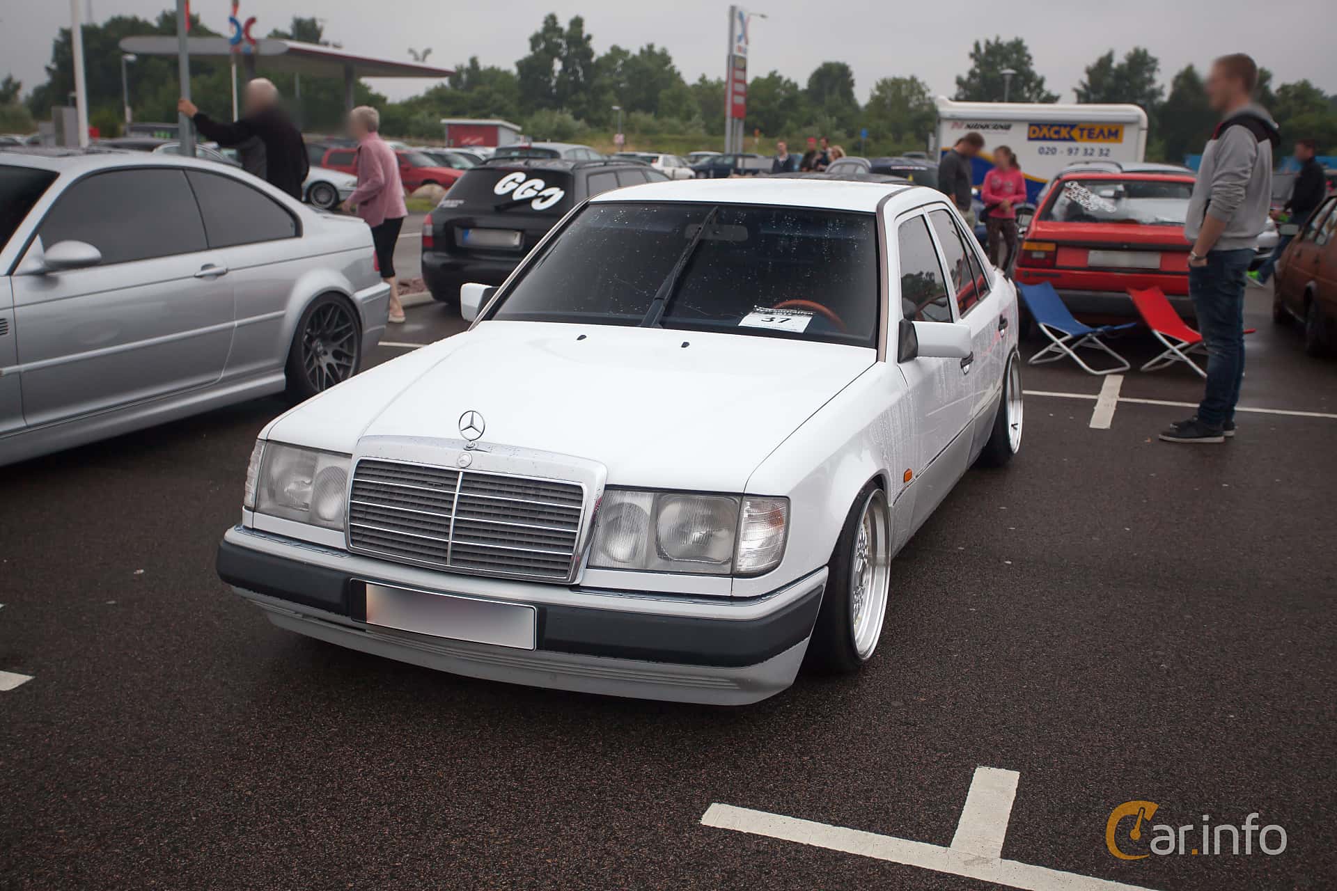 Mercedes-Benz 200 E  118hp, 1991