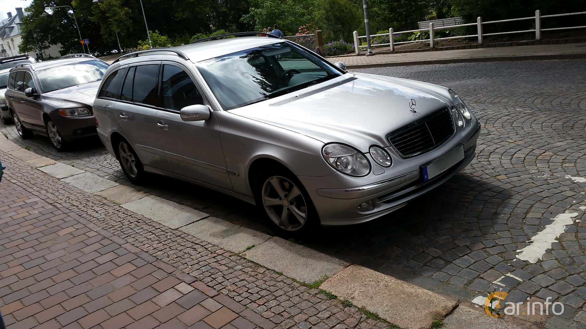 Mercedes-Benz E 240 T  Manual, 177hp, 2003