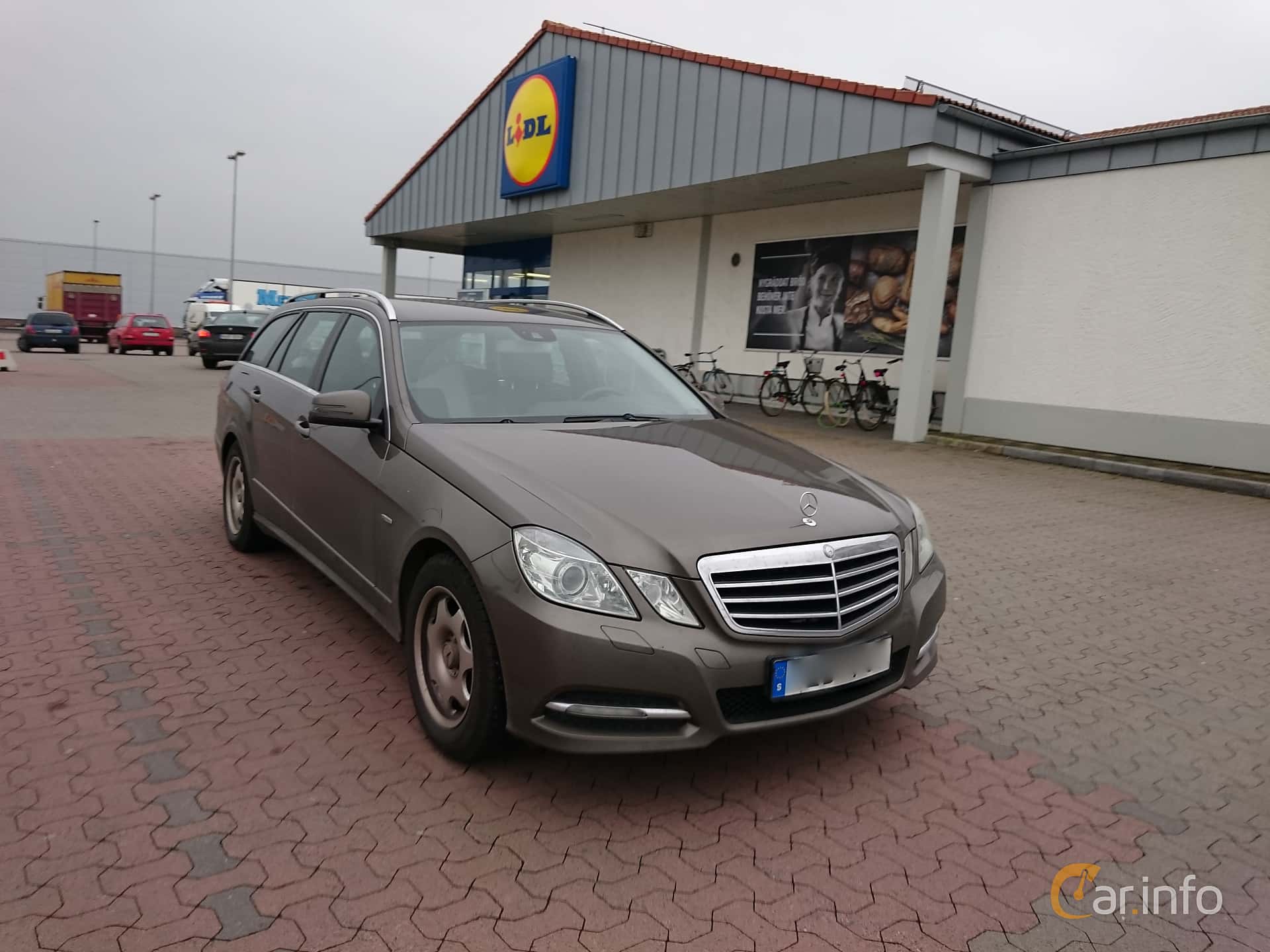 Mercedes-Benz E 200 T BlueEFFICIENCY  184hp, 2013