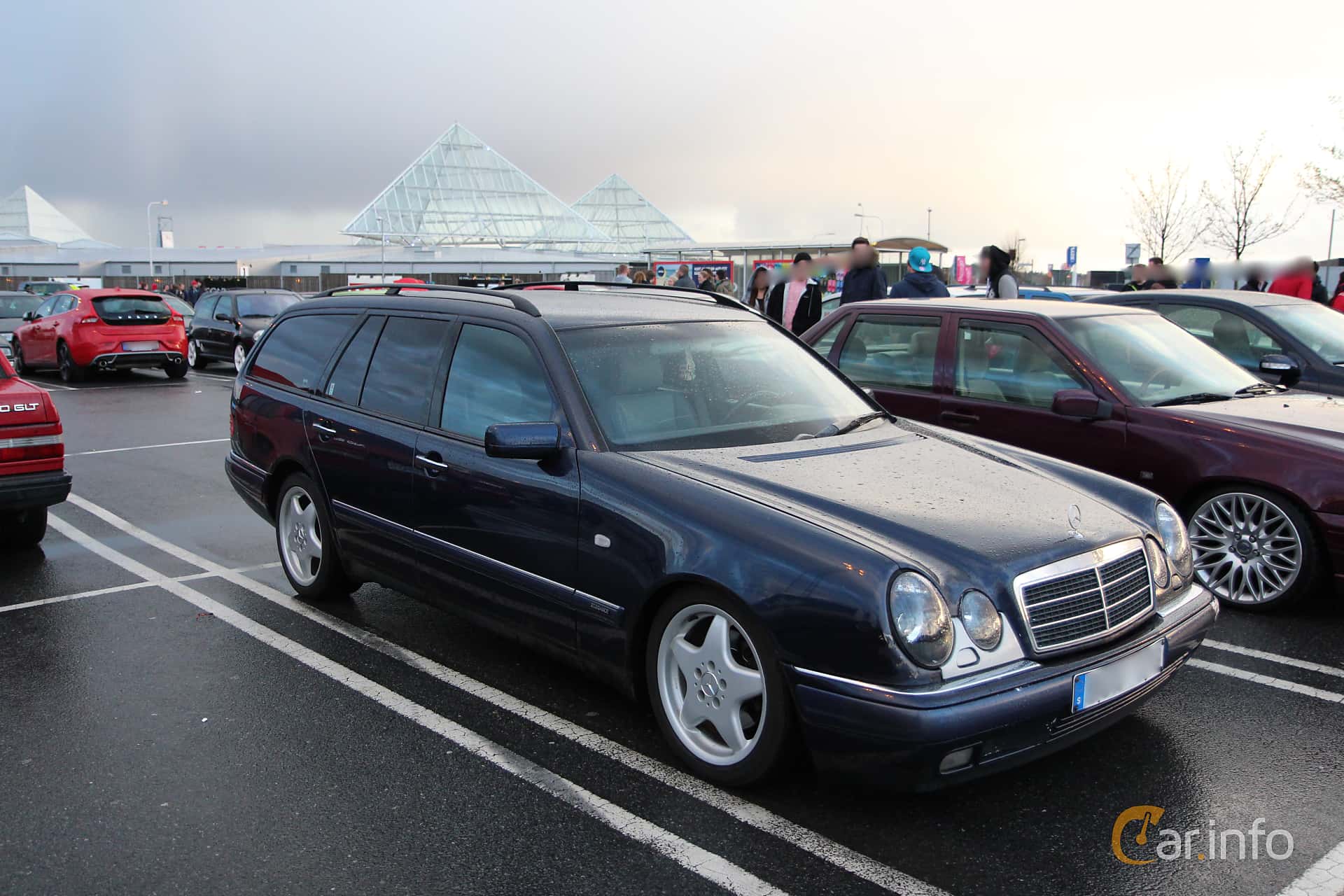 Mercedes-Benz E 300 T TD  Automatic, 177hp, 1999