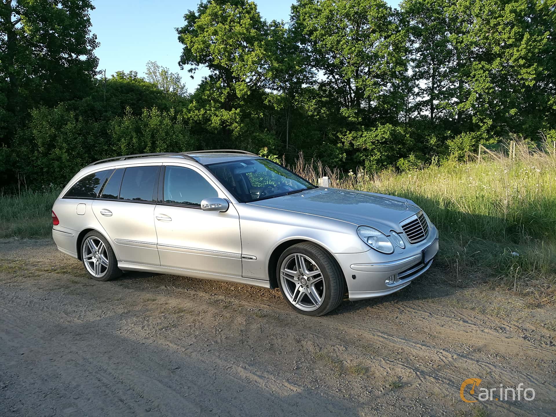 Mercedes-Benz E 240 T  Manual, 177hp, 2004