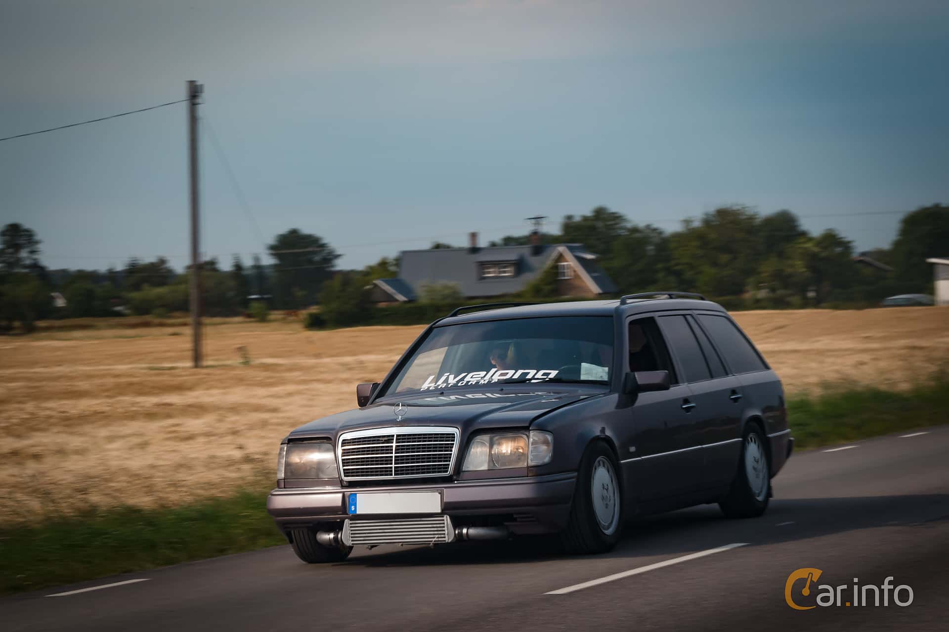 Mercedes-Benz E 300 T D  136hp, 1993