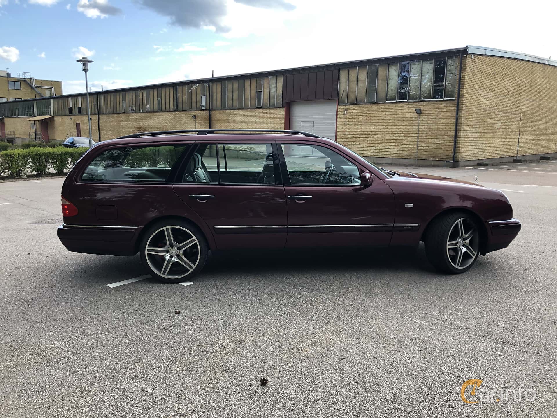 Mercedes-Benz E 200 T  Manual, 136hp, 1999