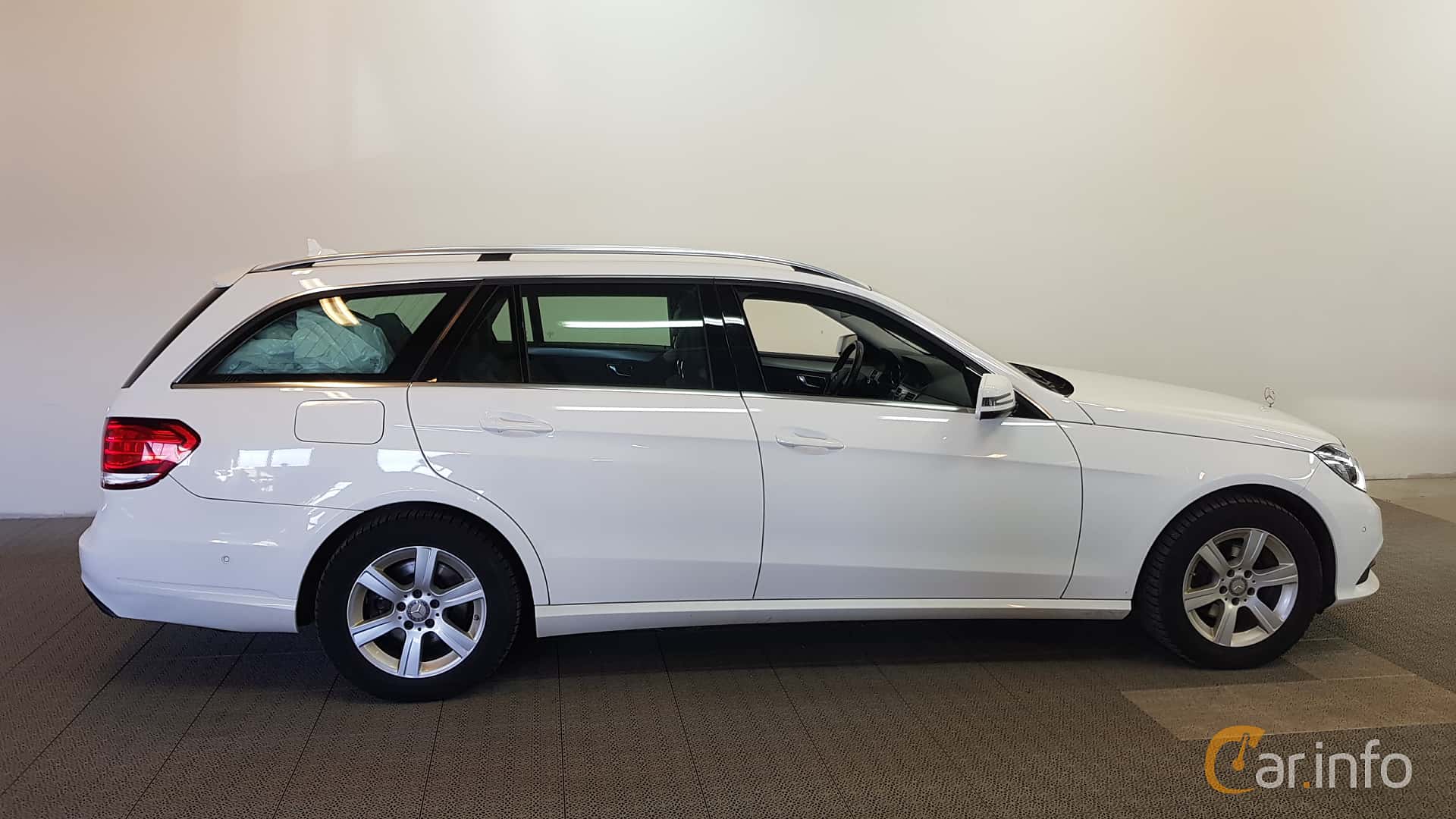 Mercedes-Benz E 220 T BlueTEC BlueEFFICIENCY  170hp, 2015