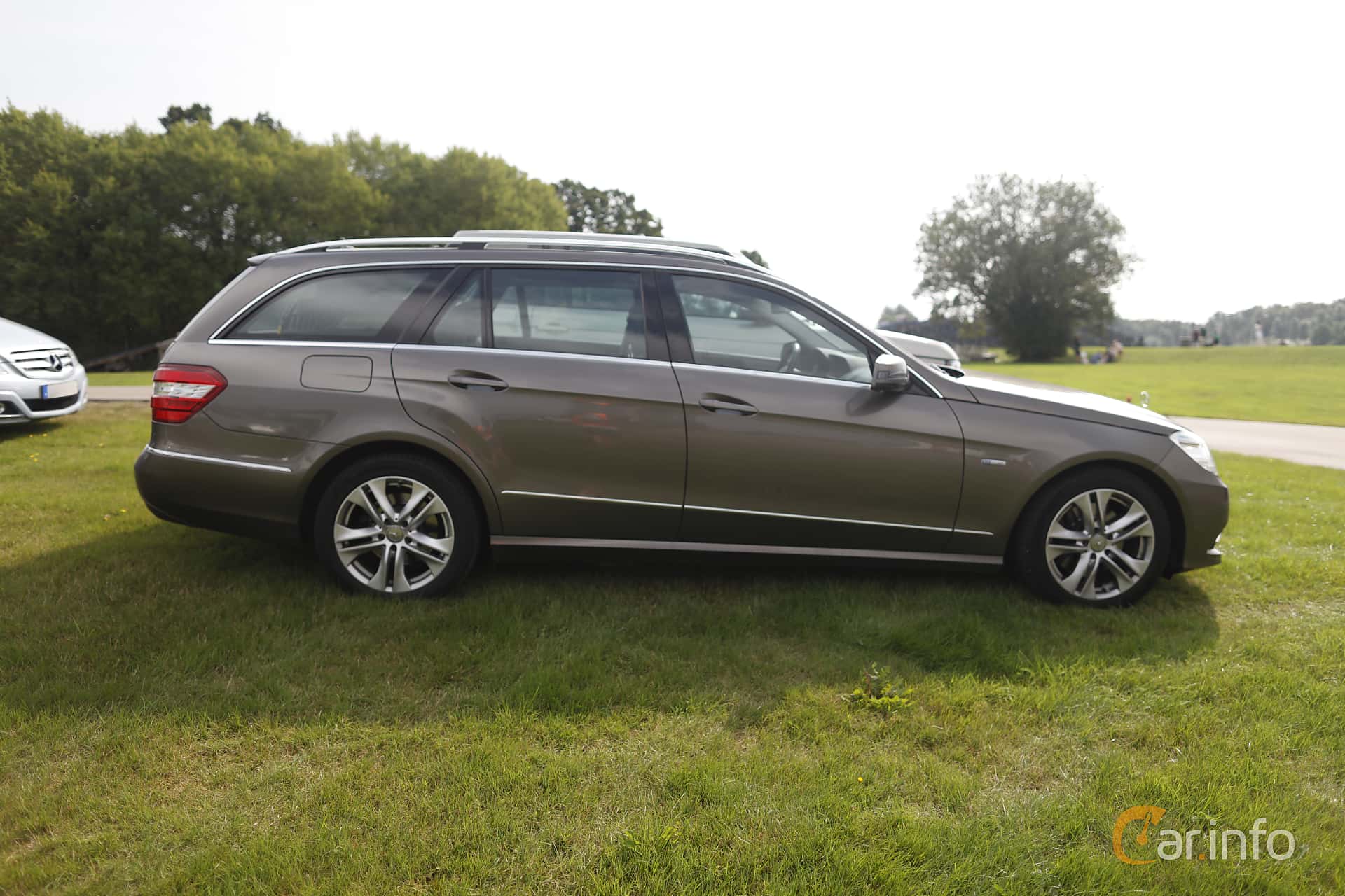 Mercedes-Benz E 250 T BlueEFFICIENCY  7G-Tronic Plus, 204hp, 2013