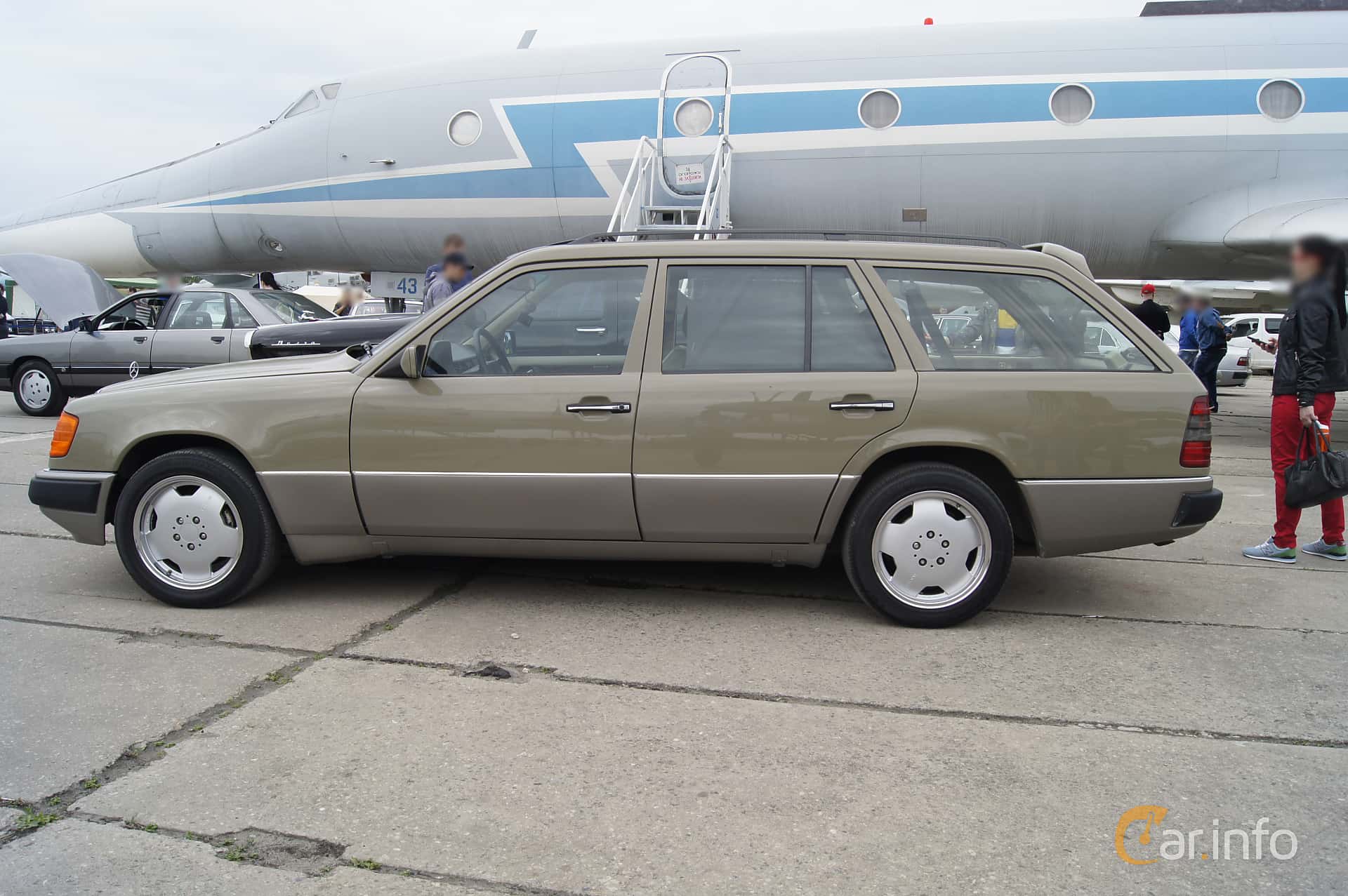 Mercedes-Benz 230 TE  Manual, 132hp, 1993