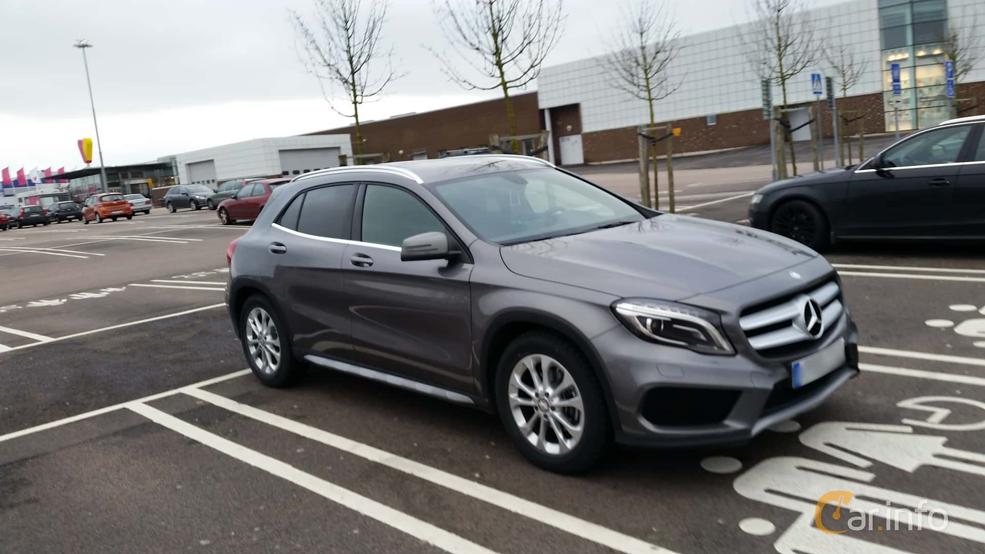 Mercedes-Benz GLA 200  156hp, 2015