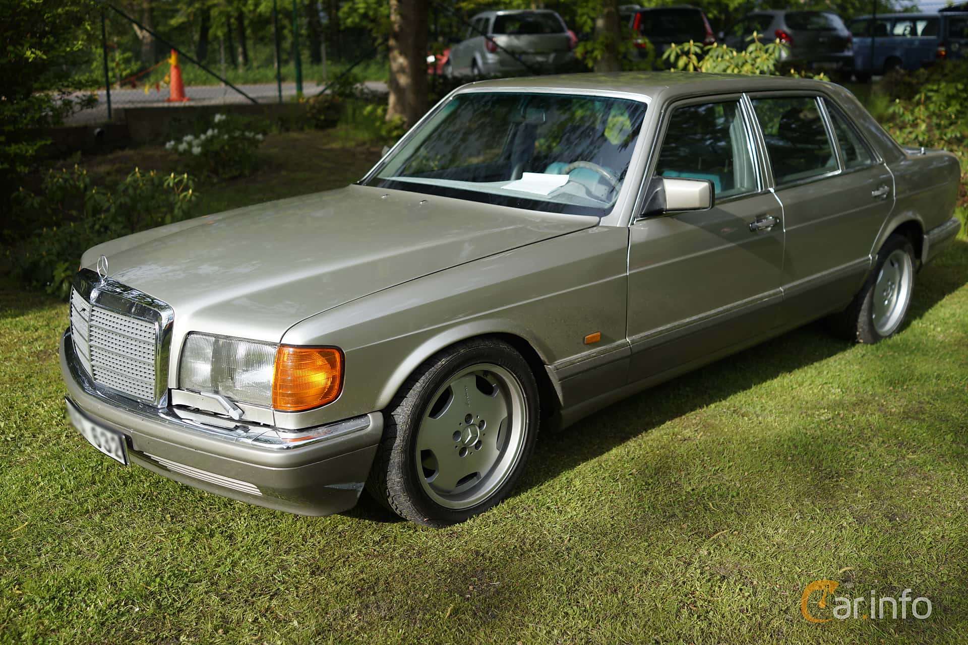Mercedes-Benz 560 SEL Automatic, 4-speed
