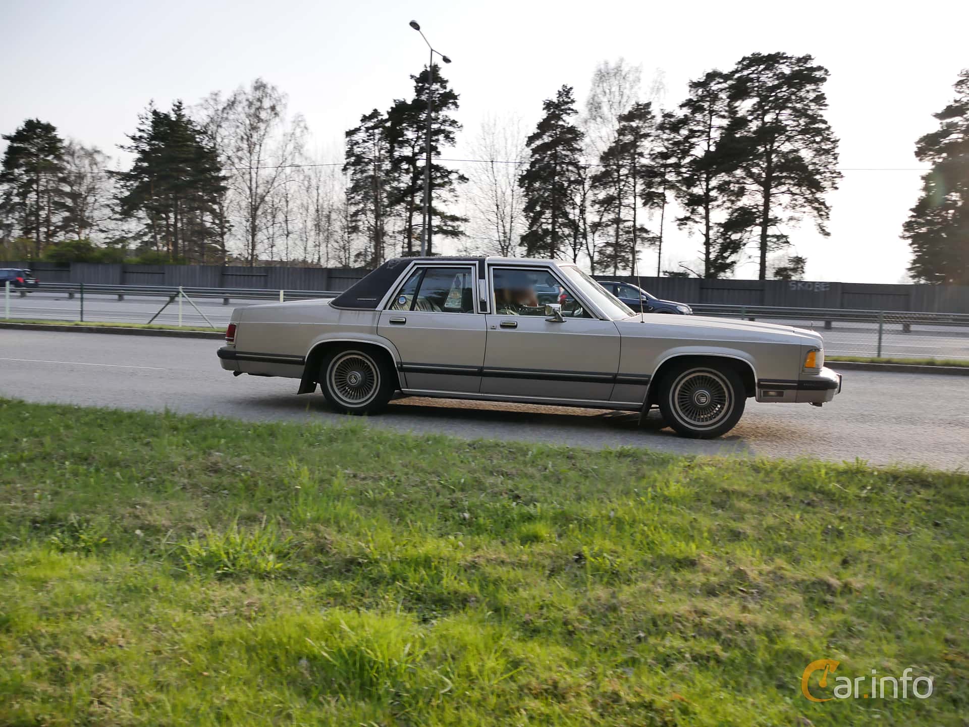 Mercury Grand Marquis 4-door 4.9 V8 Automatic, 152hp, 1988