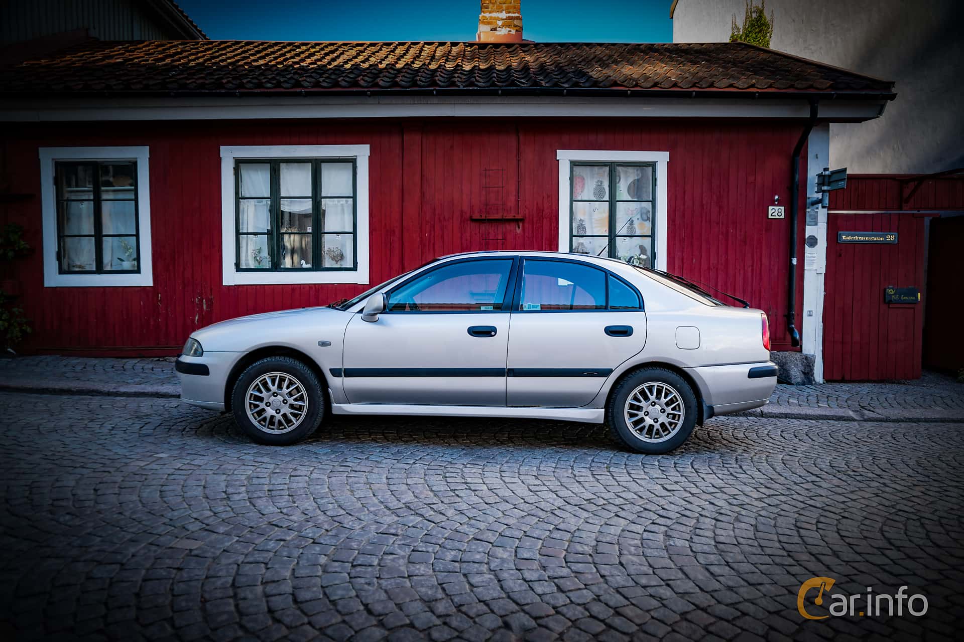 Mitsubishi Carisma Hatchback 1.9 TD Manual, 90hp, 1999