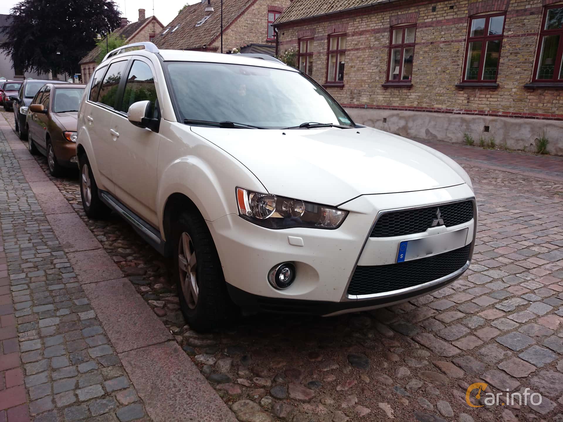 Mitsubishi Outlander 2.4 E85 4WD CVT, 170hp, 2010