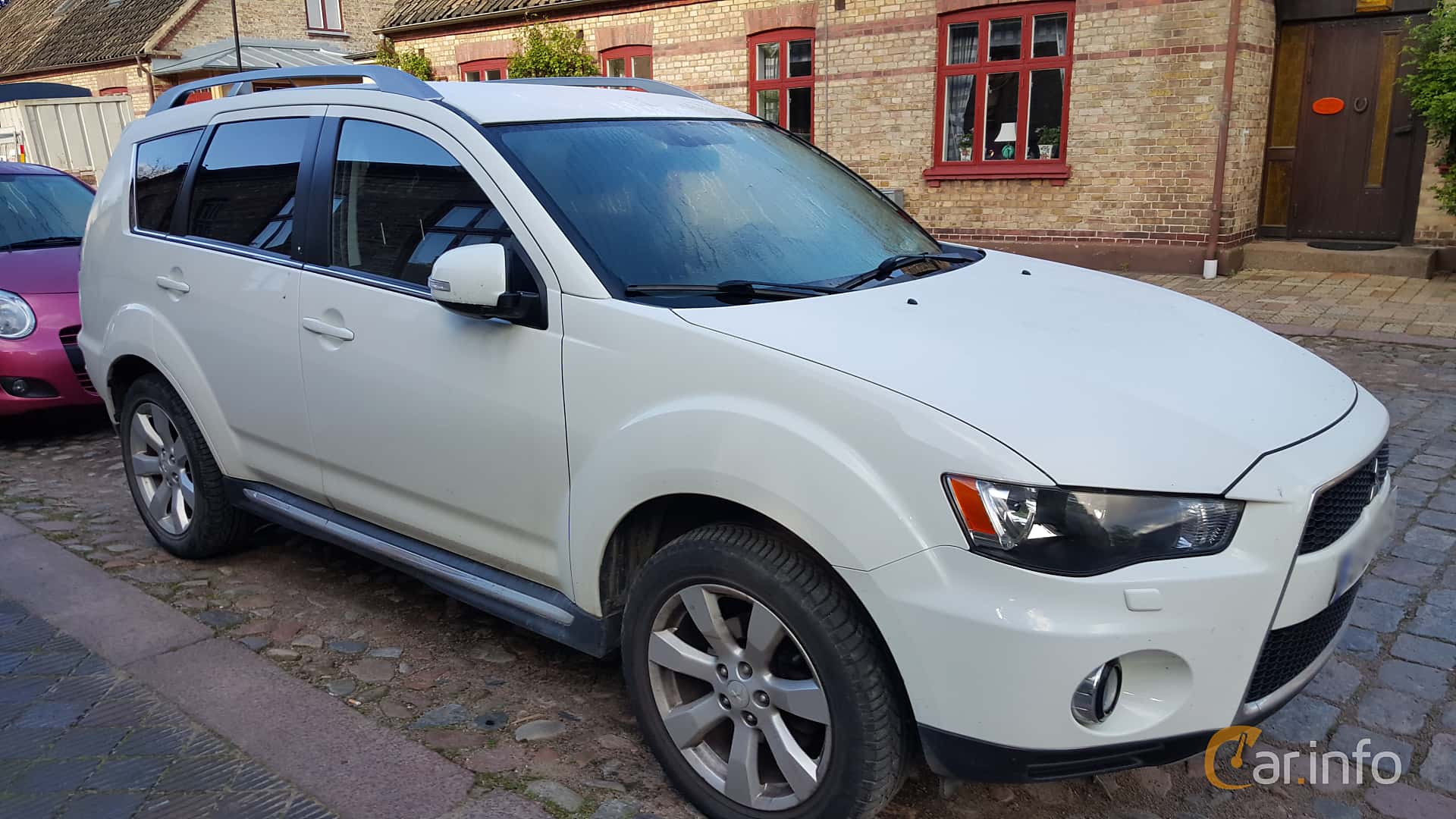 Mitsubishi Outlander 2.4 E85 4WD CVT, 170hp, 2013