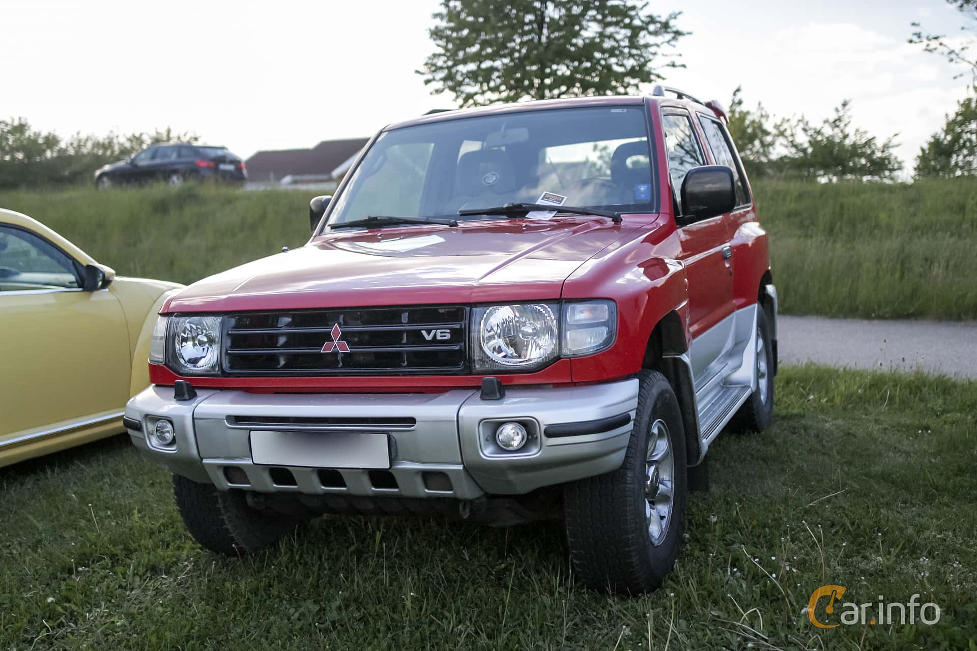 Mitsubishi Pajero 3-door 3.0 V6 4WD Manual, 177hp, 2000