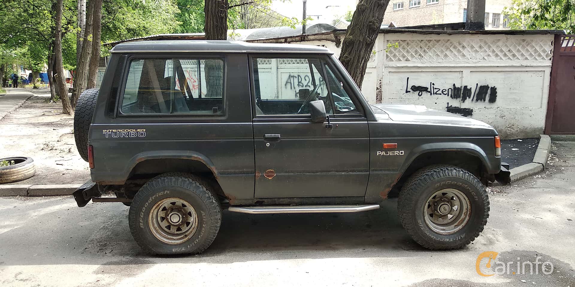 Mitsubishi Pajero 3-door 2.6 4WD Manual, 103hp, 1991