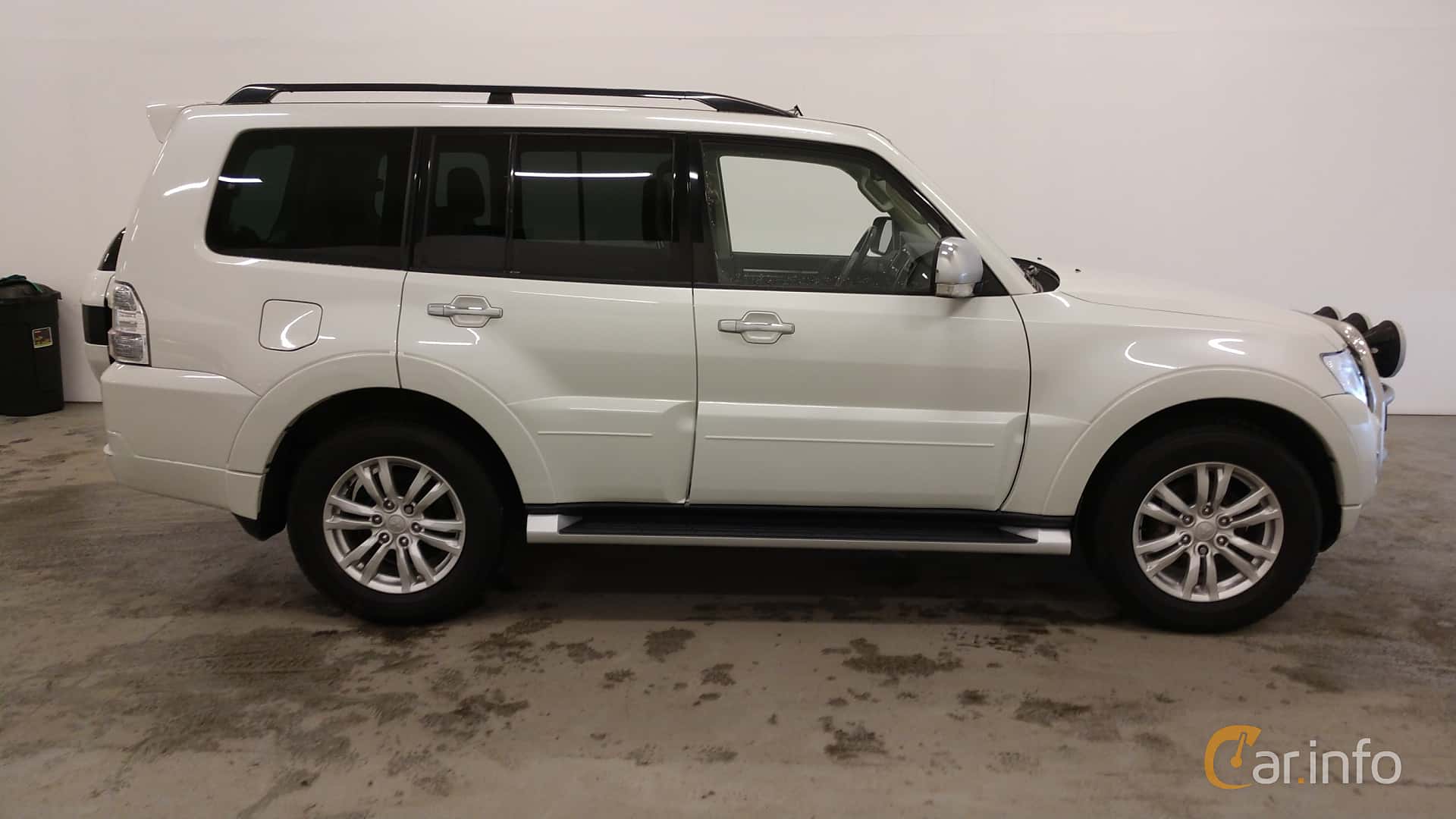 Mitsubishi Pajero 5-door generation V80 2nd Facelift 3.2 Di-D 4WD