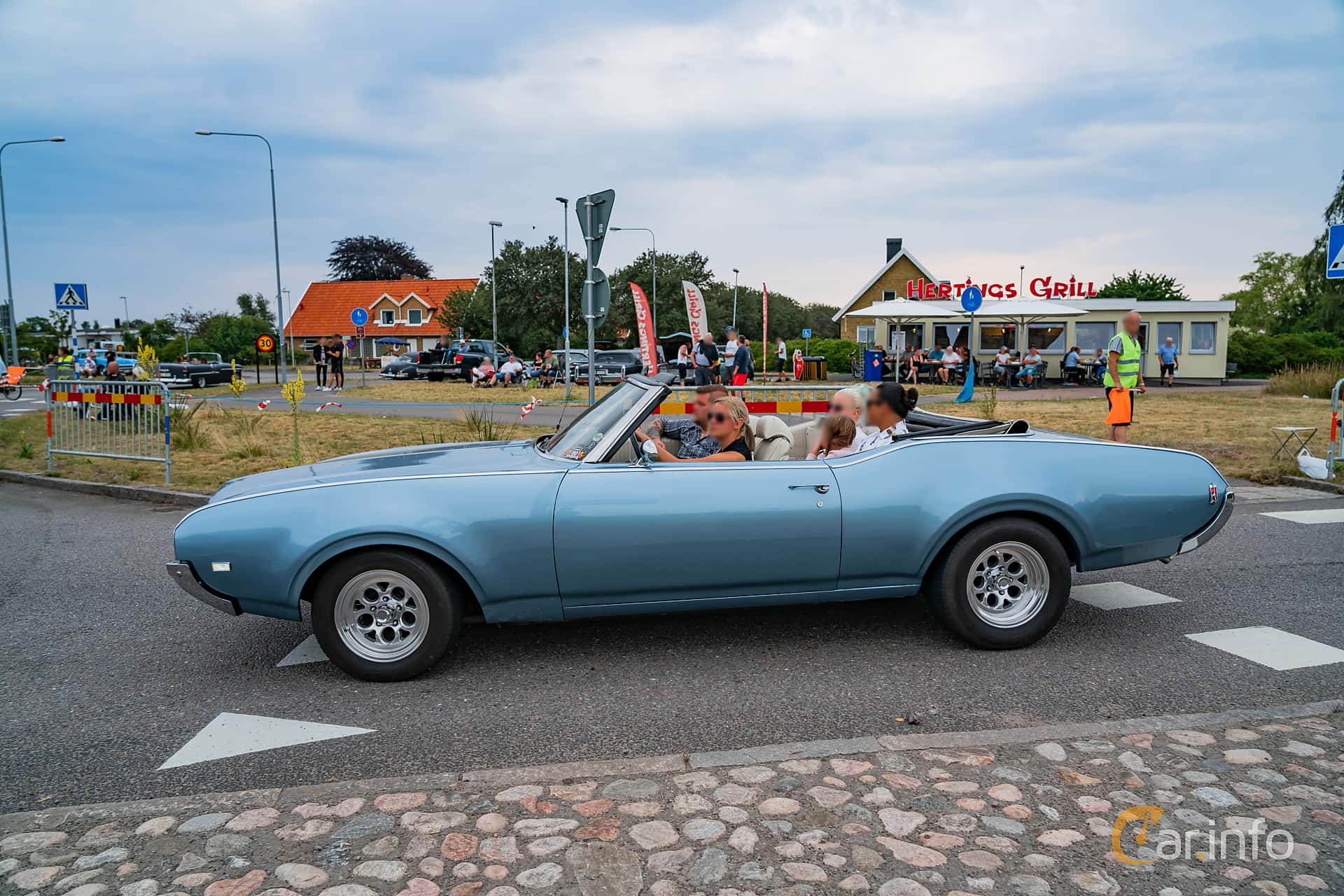 Oldsmobile Cutlass 5.7 V8 2nd Generation 1st Facelift, Automatic, 2-speed