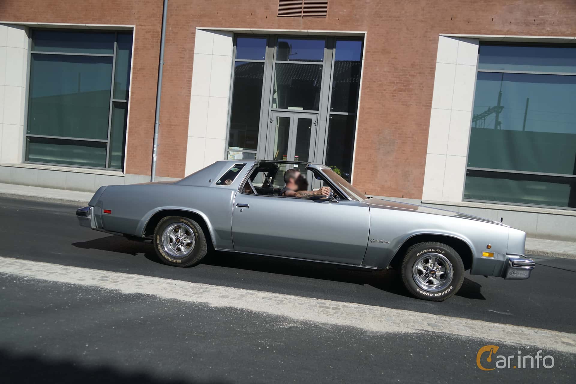 Oldsmobile Cutlass Supreme Brougham Coupé 7.5 V8 Hydra-Matic, 193hp, 1976