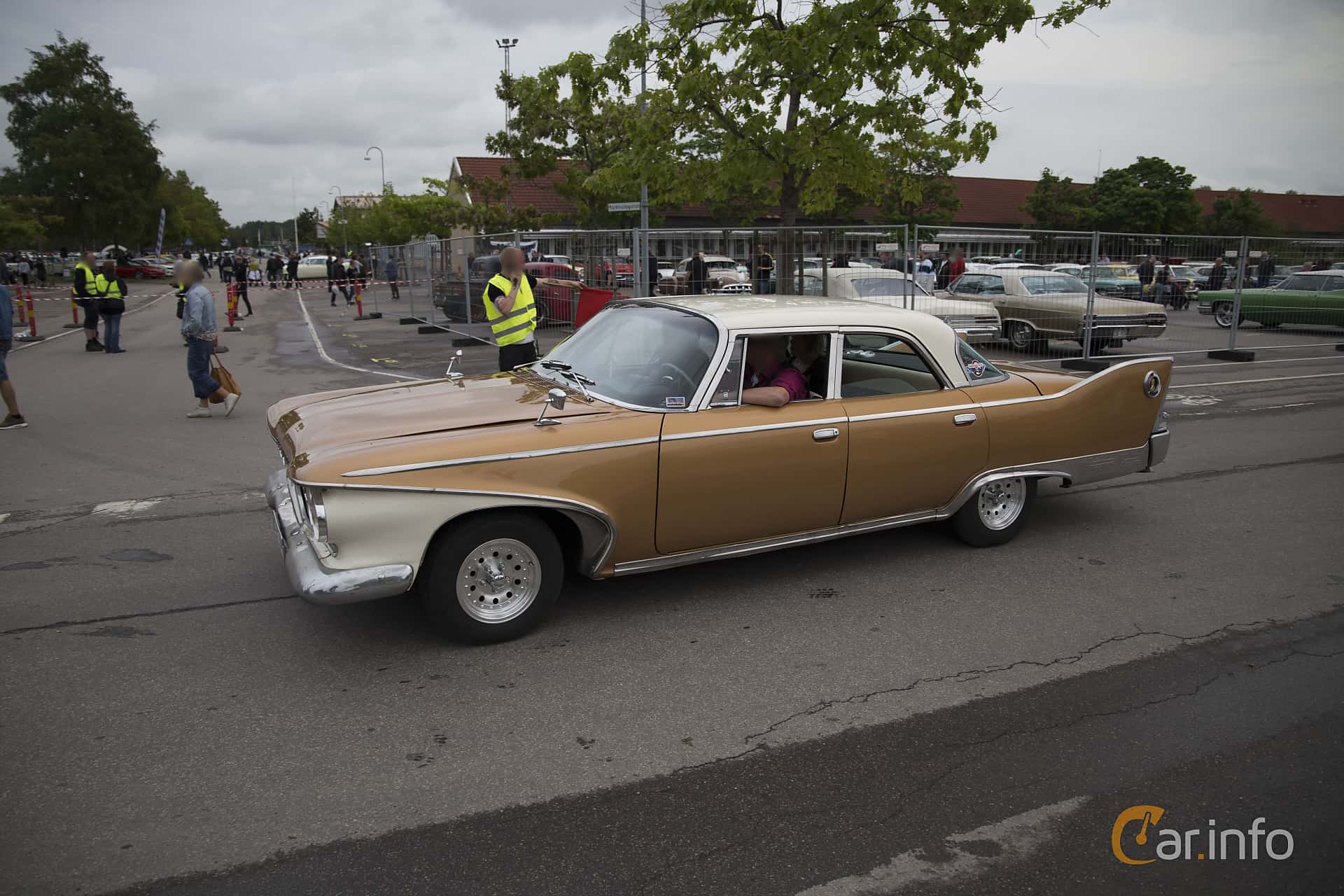Plymouth Fury 4-door Sedan 2nd Generation 6.8 V8