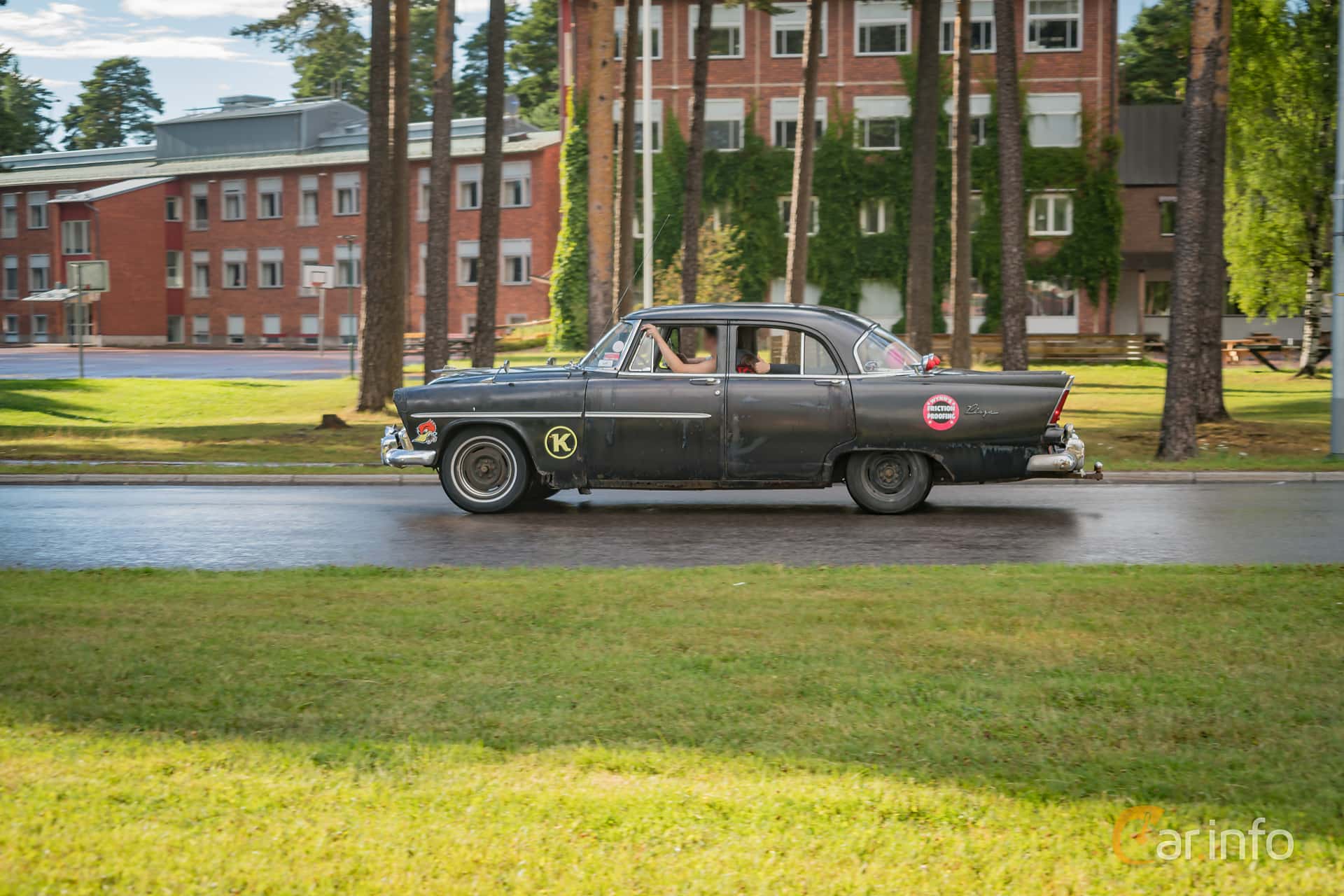 Plymouth Plaza 4-door Sedan 4.4 V8 Manual, 182hp, 1956