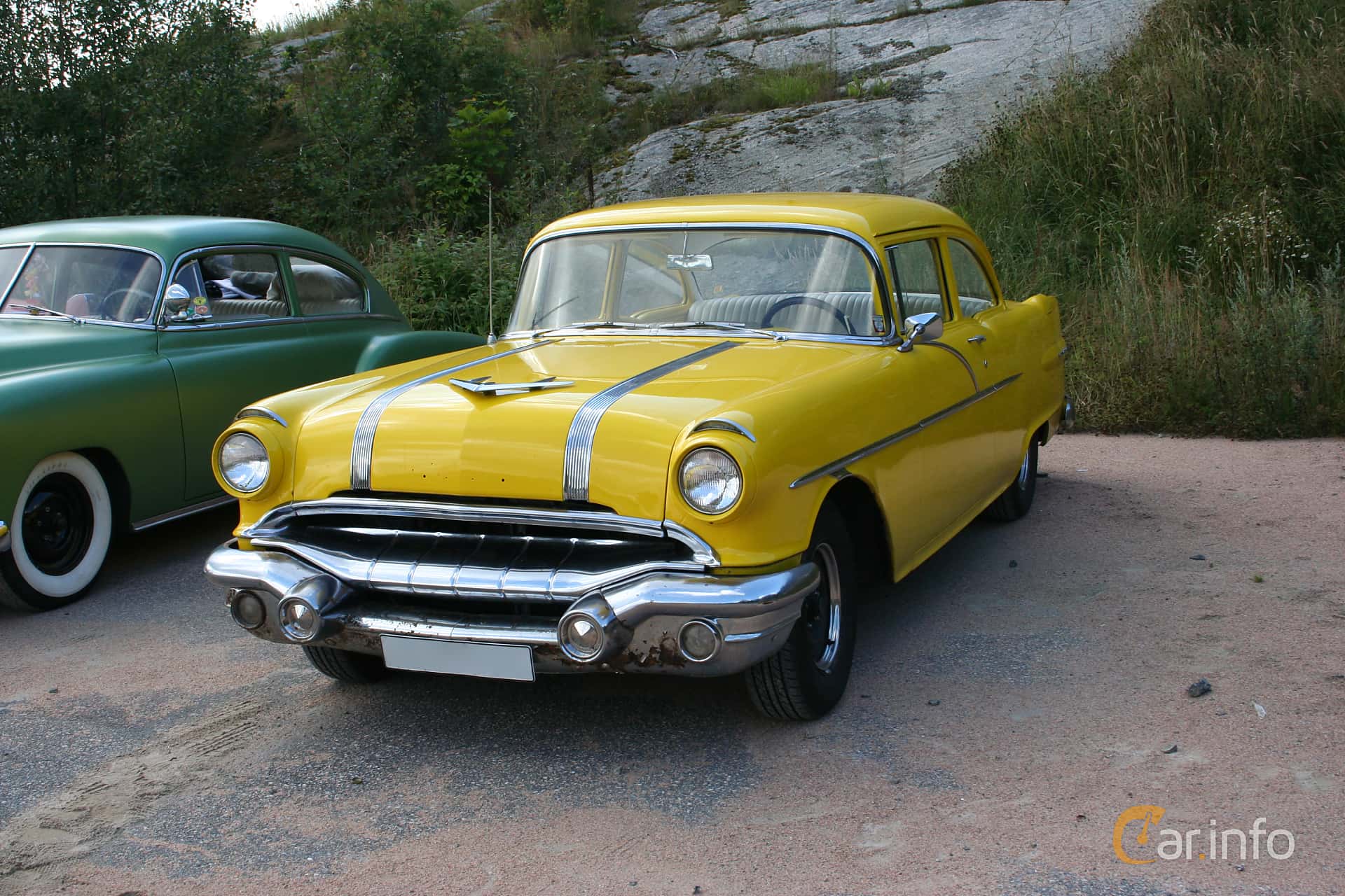 Pontiac Chieftain 2-door Sedan 5.2 V8 Hydra-Matic, 208hp, 1956