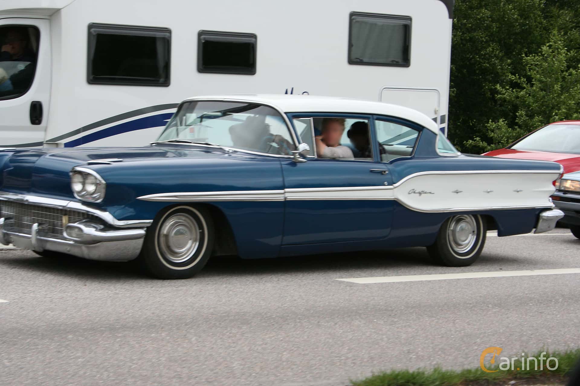 Pontiac Chieftain 2-door Sedan 6.1 V8 273hp, 1958