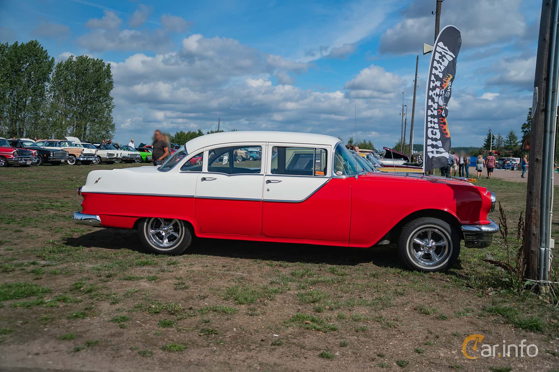 Pontiac Chieftain 4-door Sedan 4.7 V8 Hydra-Matic, 175hp, 1955