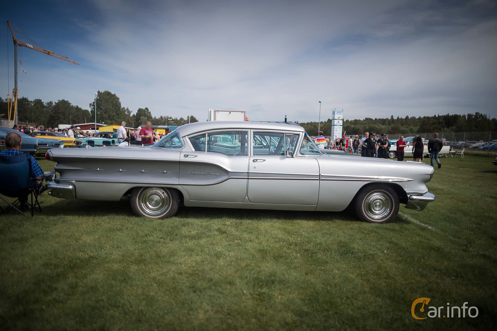 Pontiac Chieftain 4-door Sedan 1958