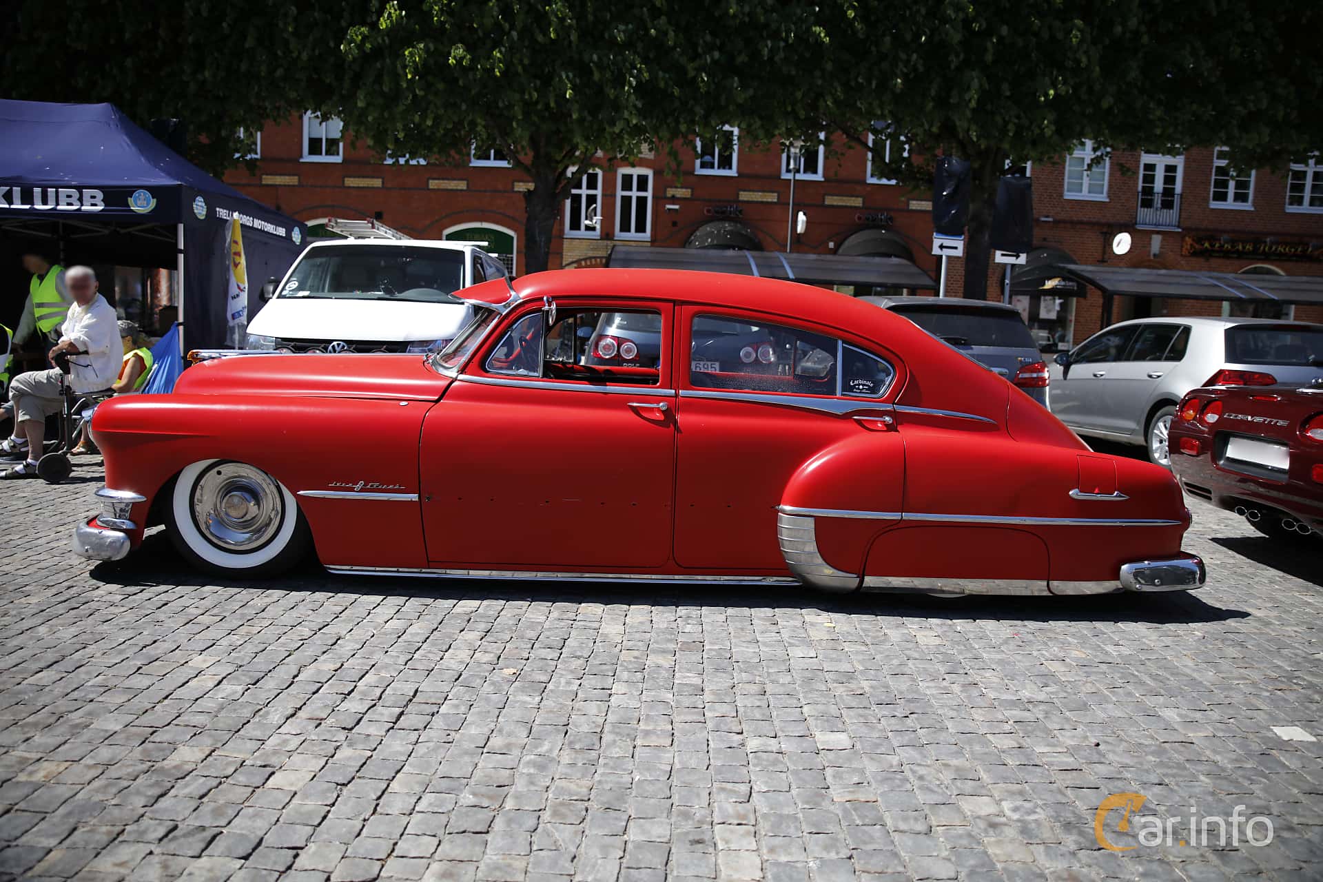 Pontiac Chieftain 4-door Sedan 4.4 Manual, 110hp, 1950