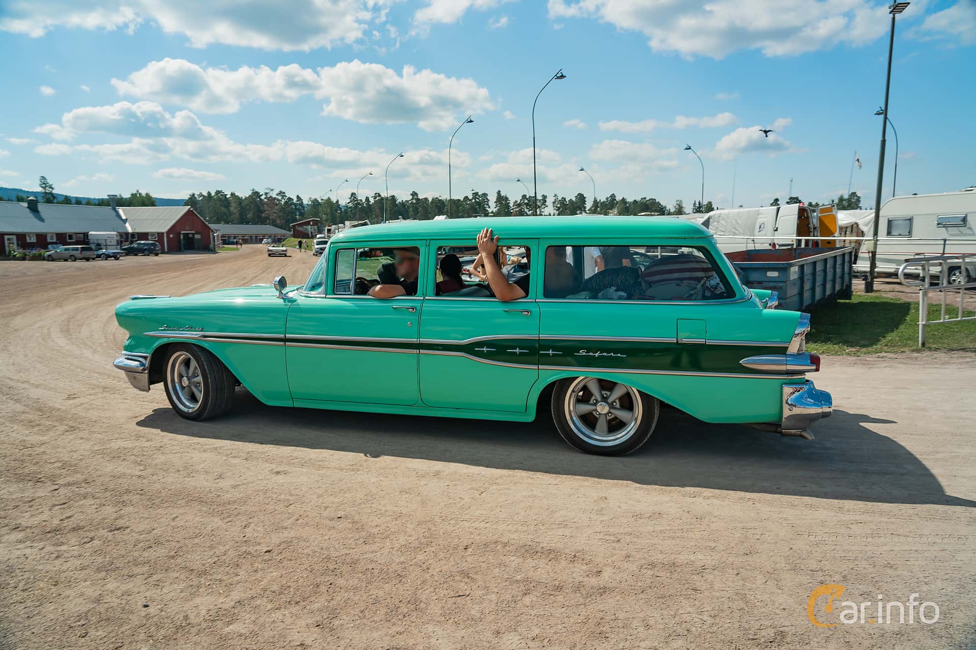 Pontiac Chieftain 4-door Safari 5.7 V8