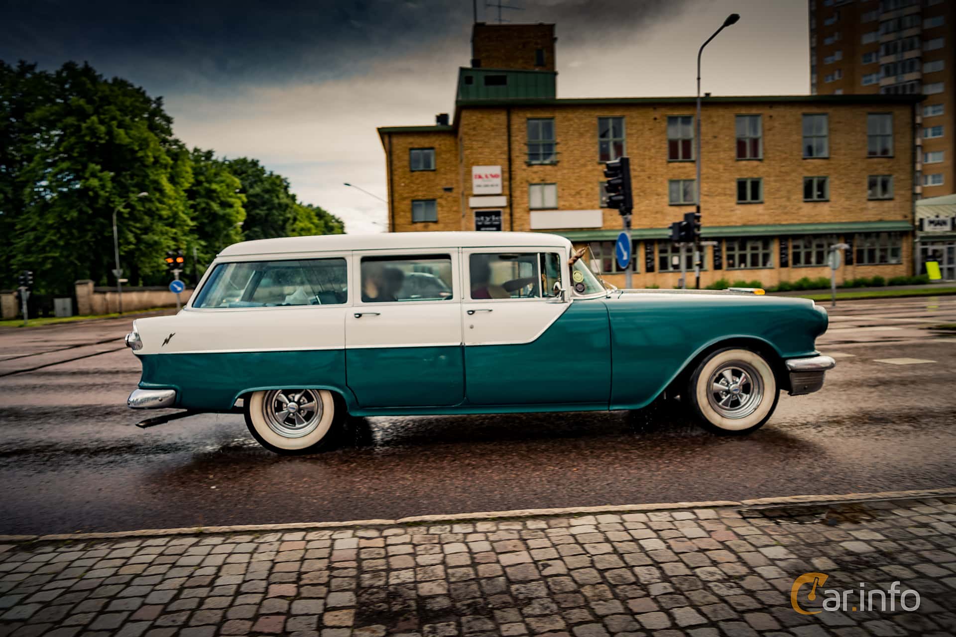 Pontiac Chieftain 4-door Safari 4.7 V8 Hydra-Matic, 175hp, 1955