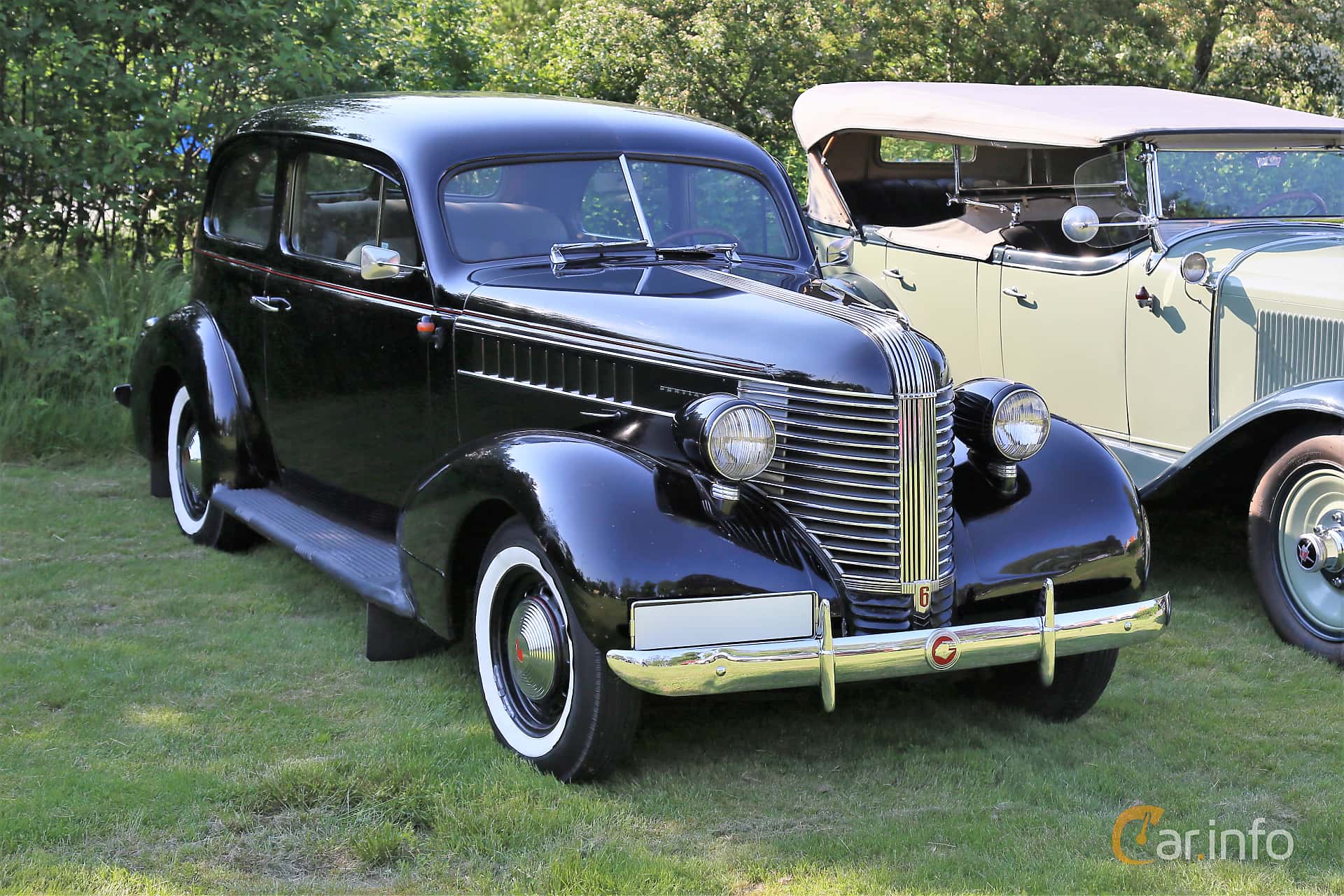 Pontiac Deluxe Eight 2-door Touring Sedan 4.1 Manual, 101hp, 1939