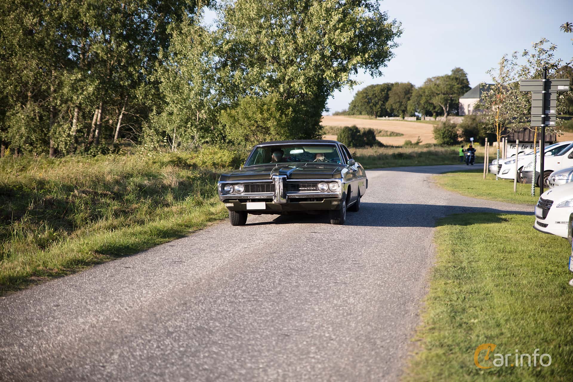 Pontiac Executive 4-door Hardtop 6.6 V8 Manual, 294hp, 1968
