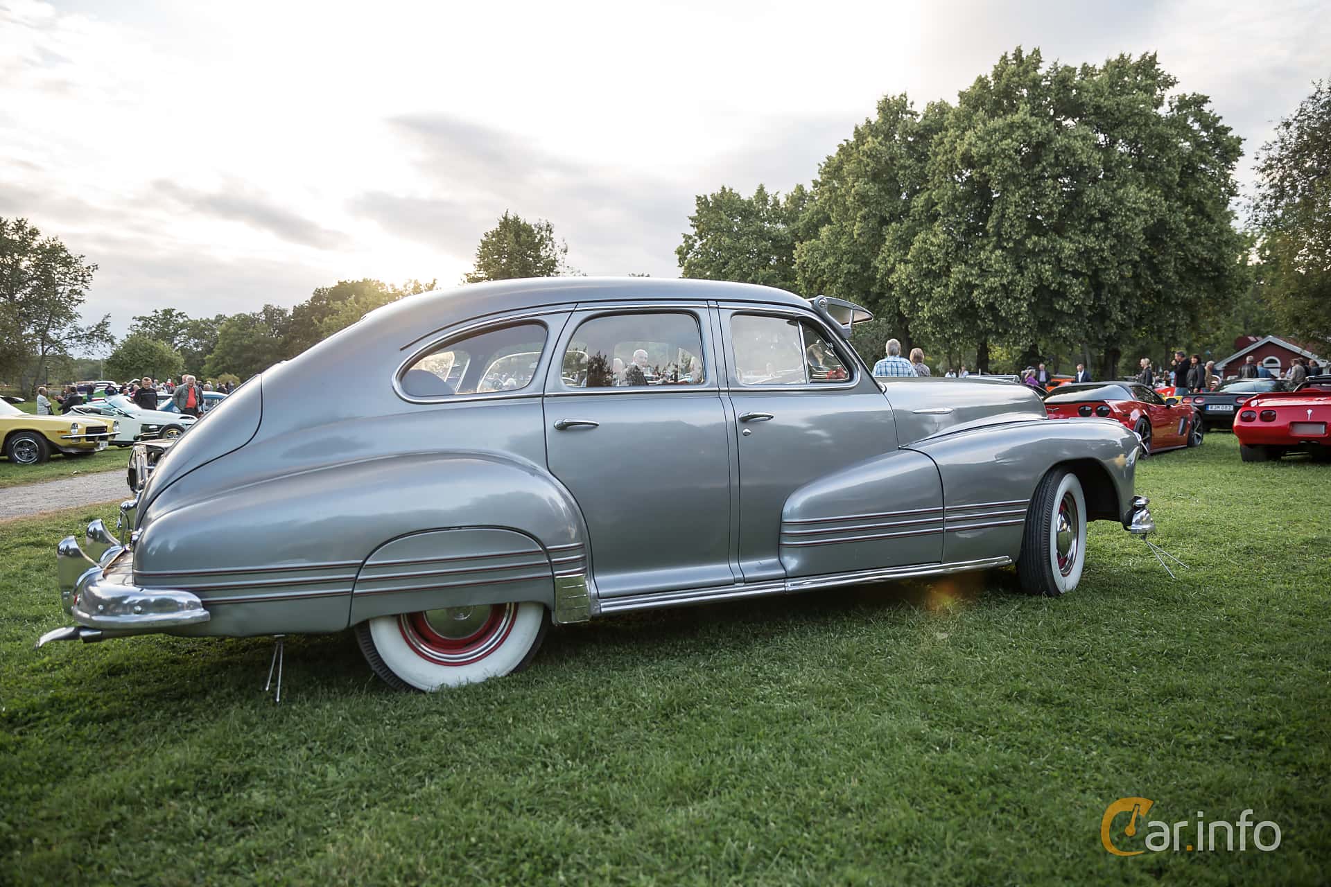 Pontiac Streamliner Sedan 4.1 Manual, 105hp, 1947