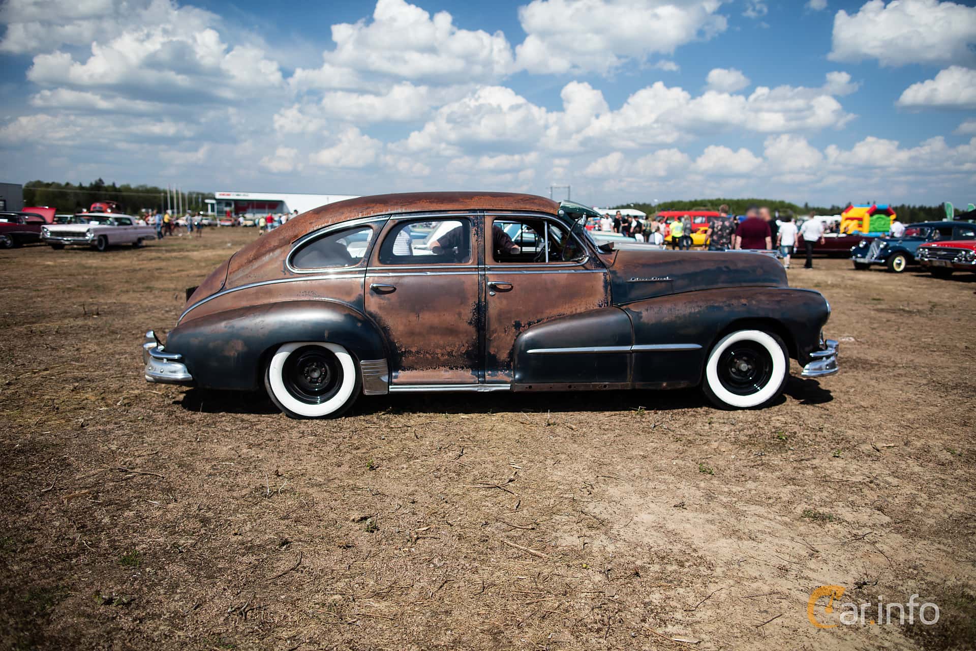 Pontiac Streamliner Sedan 4.1 105hp, 1948