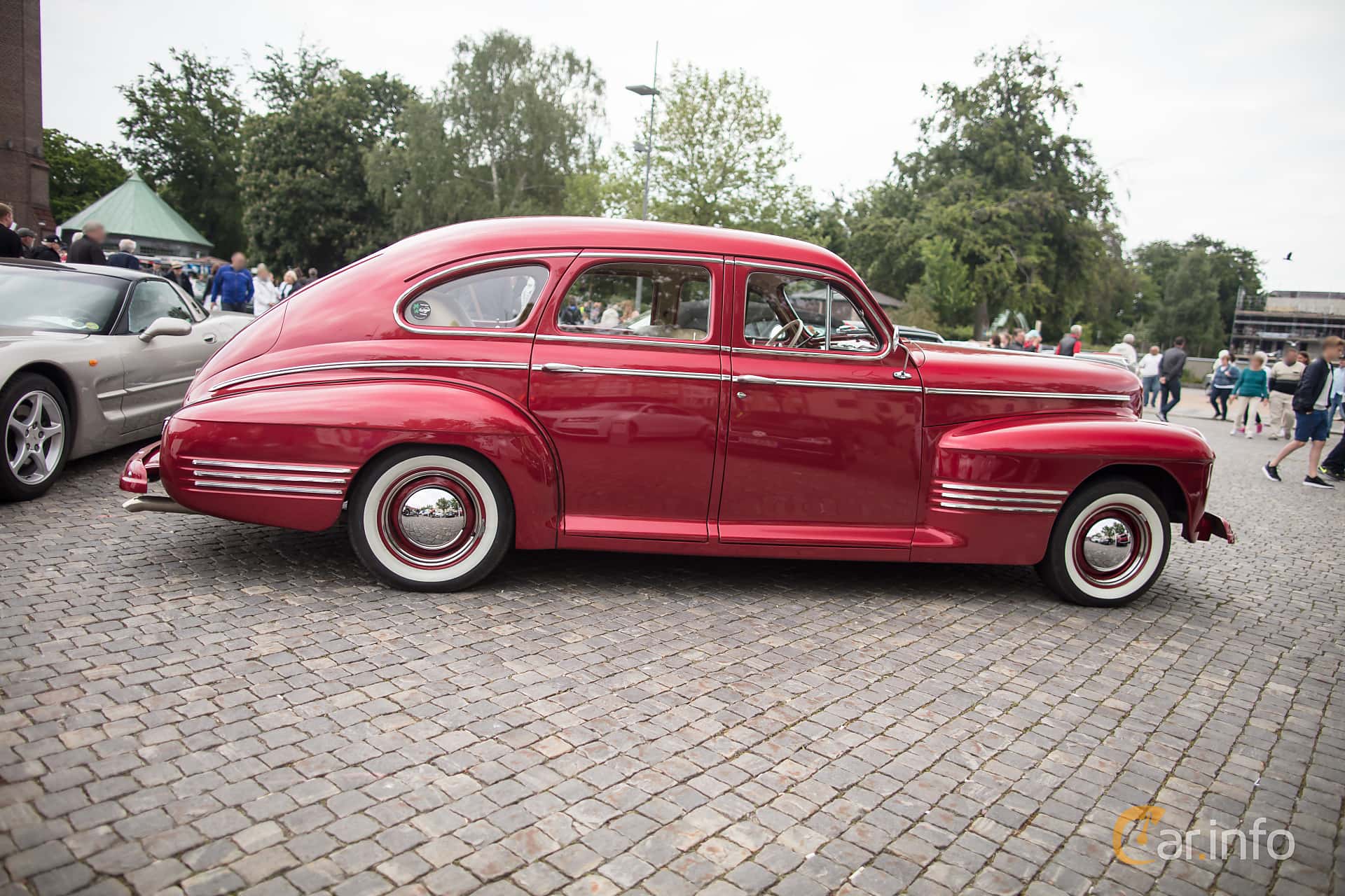 Pontiac Streamliner Sedan 4.1 Manual, 105hp, 1945