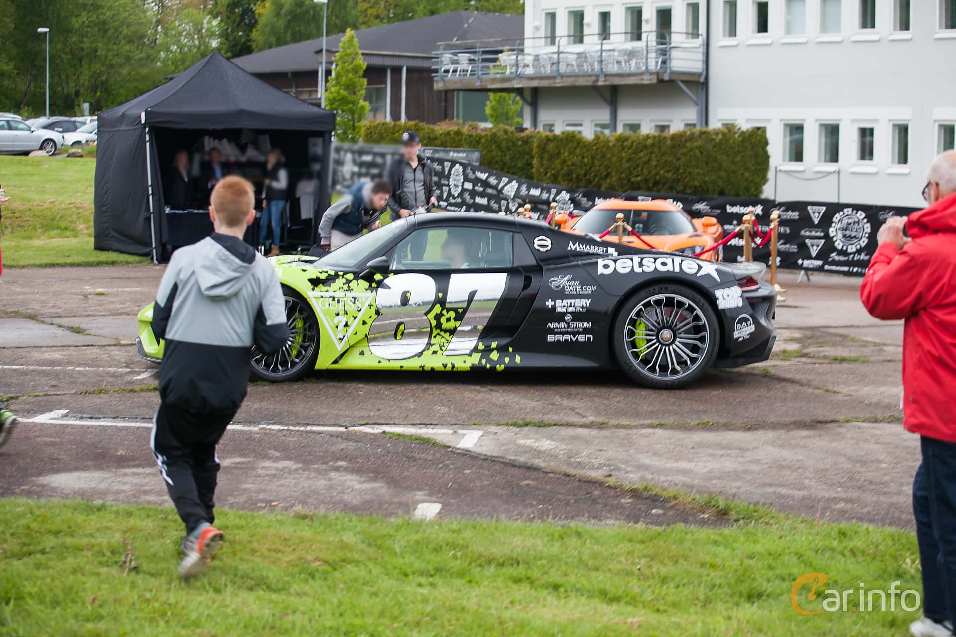 Porsche 918 Spyder 1st Generation 4.6 V8 + 6.8 kWh PDK, 7-speed