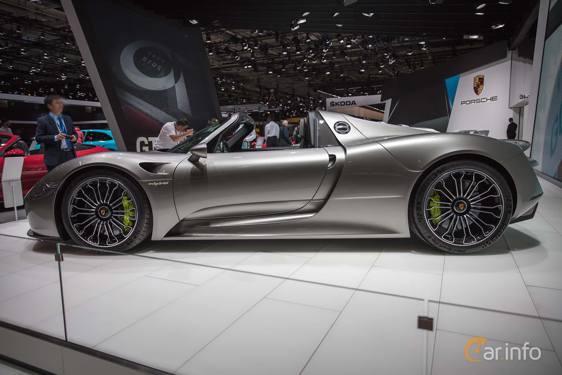 Porsche 918 Spyder 4.6 V8 + 6.8 kWh PDK, 887hp, 2013