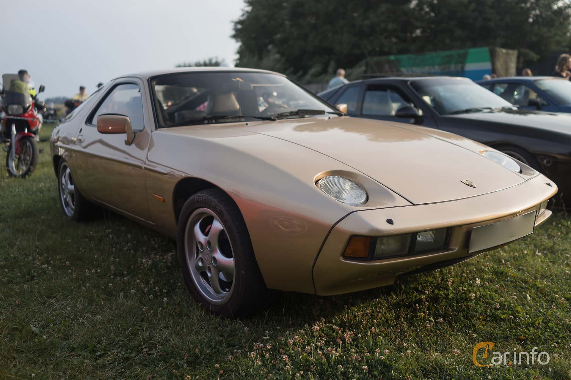 Porsche 928  Automatic, 240hp, 1980