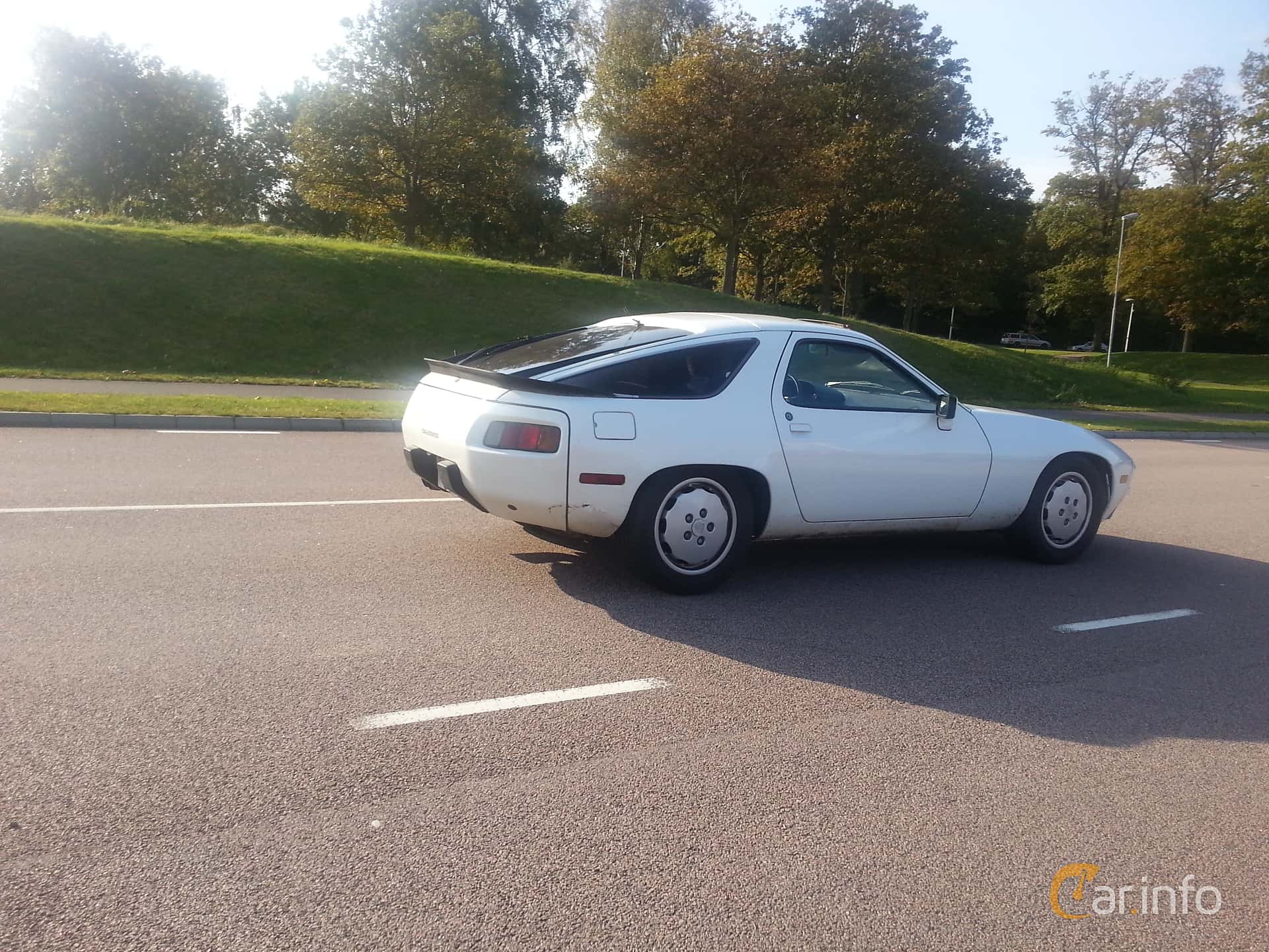 Porsche 928  222hp, 1982