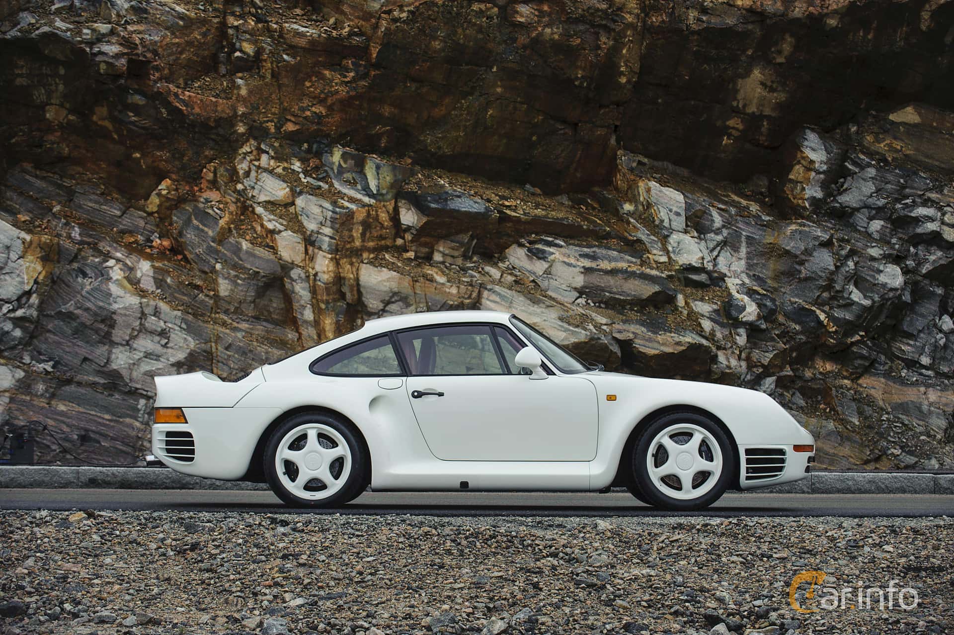 Porsche 959 1st Generation 2.8 4 Manual, 6-speed