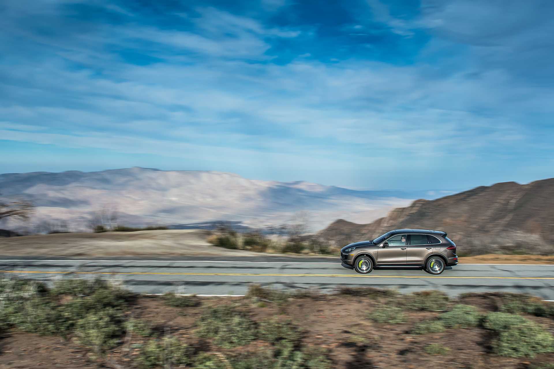 Porsche Cayenne S E-Hybrid  TipTronic S, 416hp, 2015