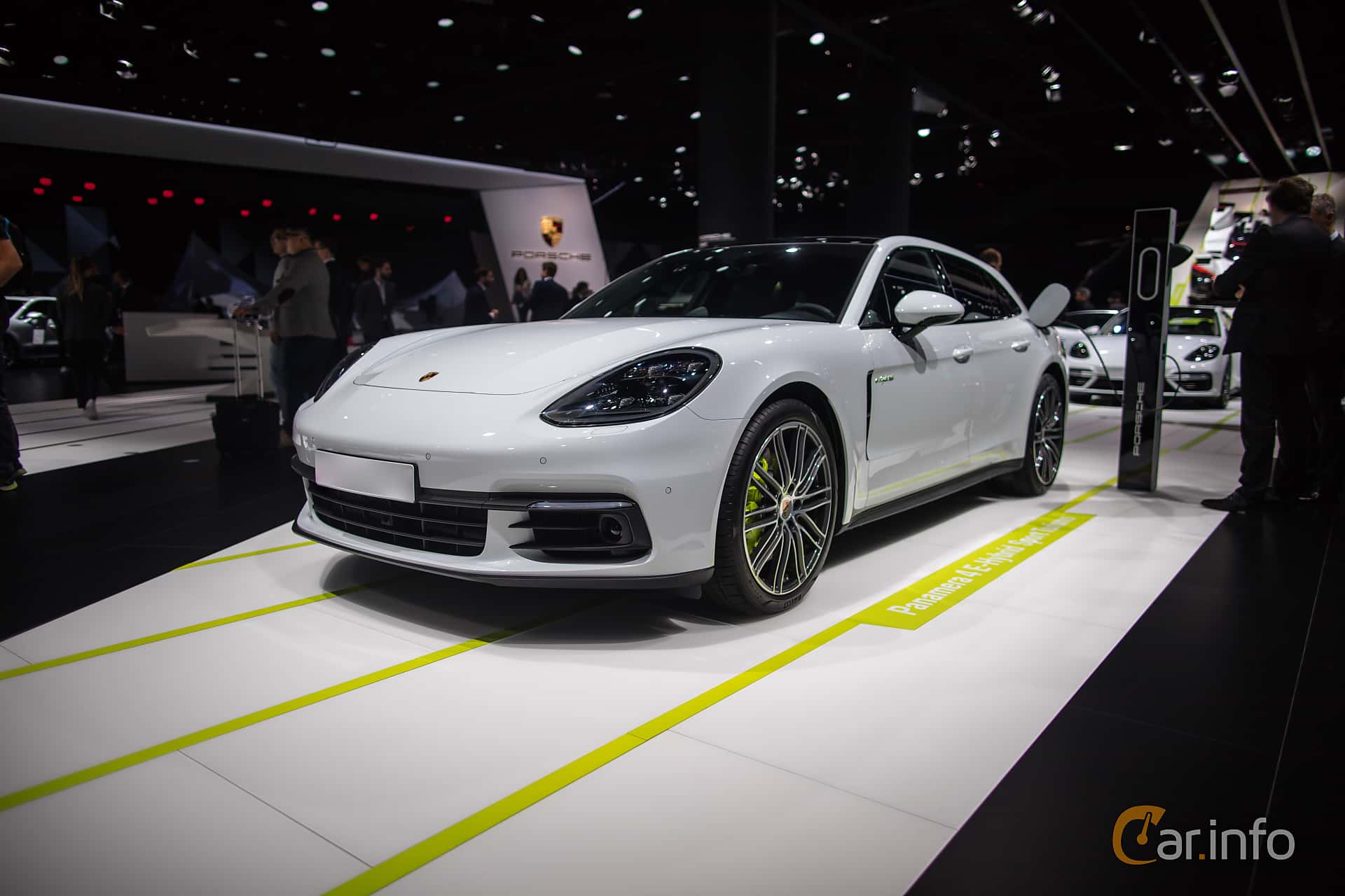 Porsche Panamera 4 E-Hybrid Sport Turismo  PDK, 462hp, 2018