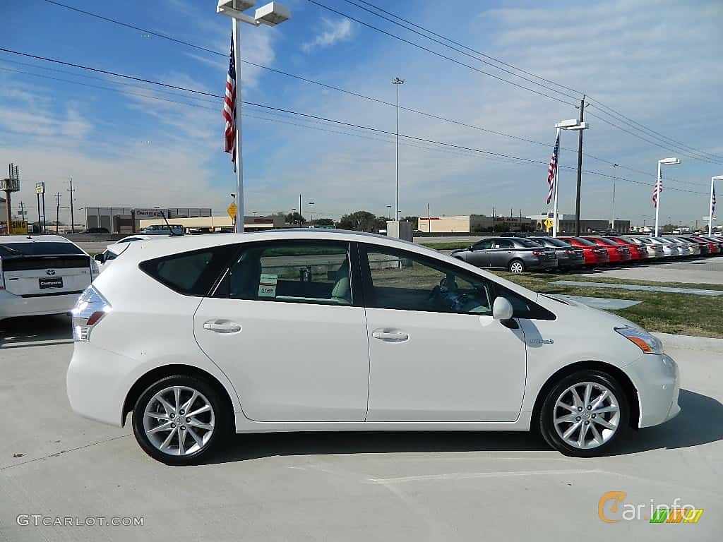 Toyota Prius+ Plug-in Hybrid 1.8 VVT-i + 3JM Plug-in CVT, 136hp, 2015